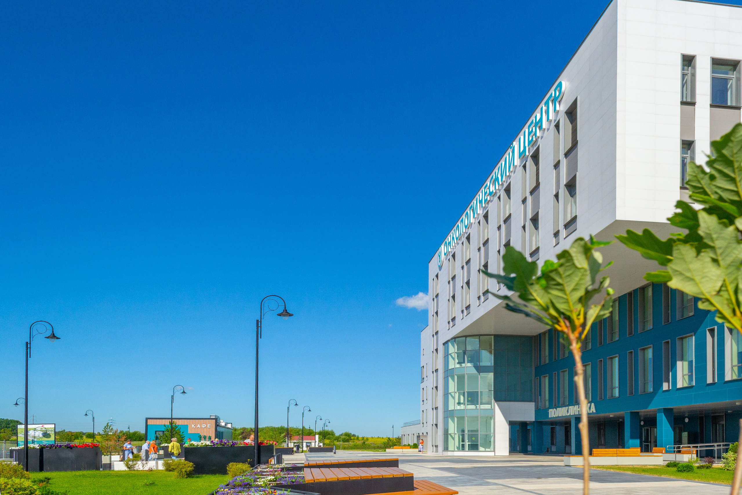 Тульская областная онкологическая больница (лето-цветы, NIKON D3100 35 мм F1,8)). Фотограф в Туле Крупский АнДРей. Фотостудия «КАДР71» в Туле