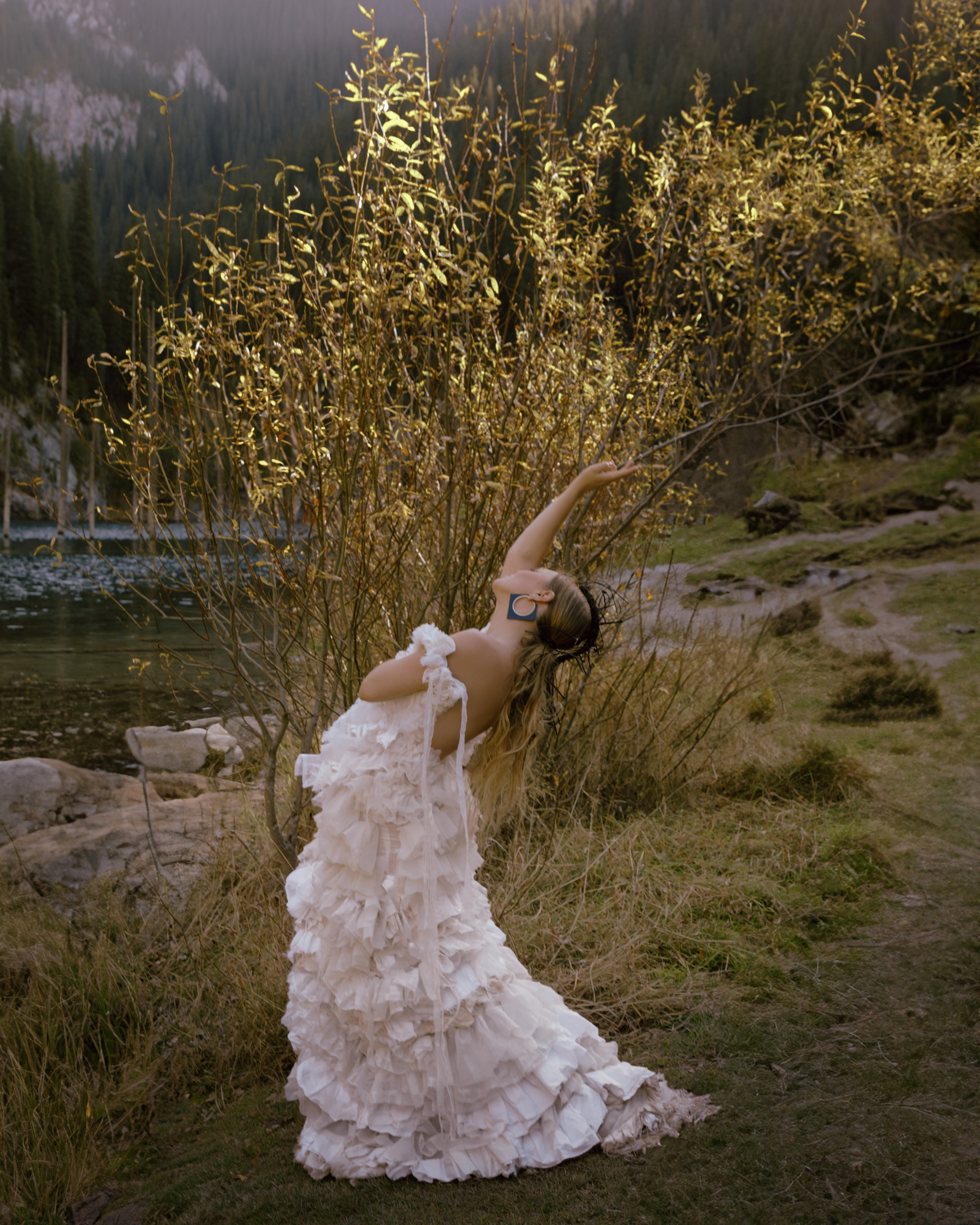 Озеро/ Софа. Art & Fashion фотограф Москва Анна Курмаева