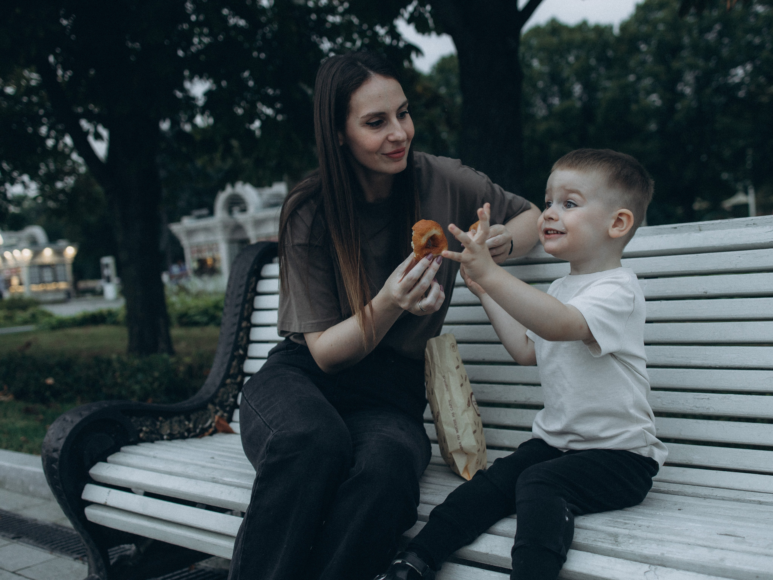 Мама и сын. Осенняя прогулка. Фотограф Дарья Соколовская