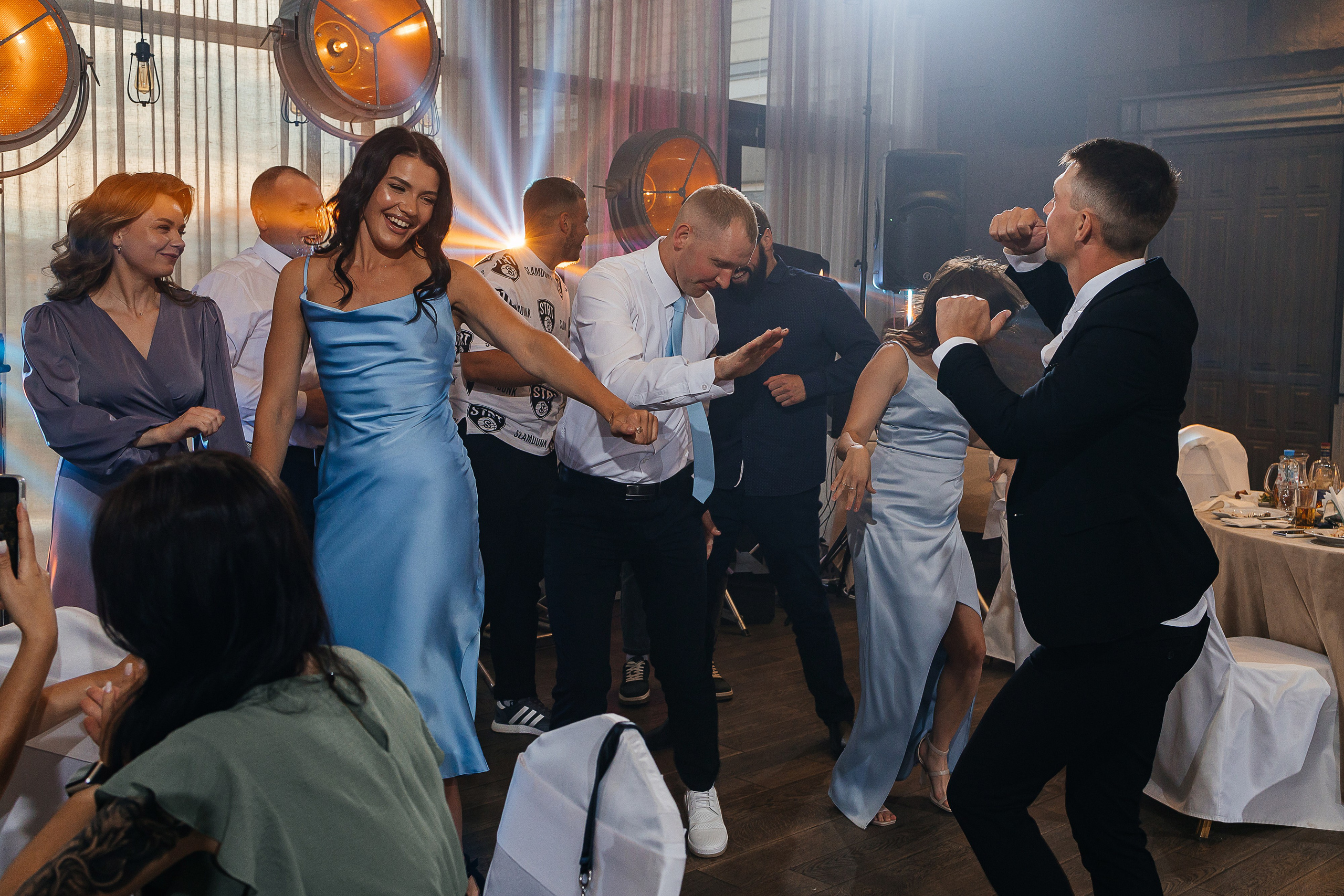 Волшебное утро невесты в номере отеля. Олег Сверчков | Свадебный фотограф Вологда