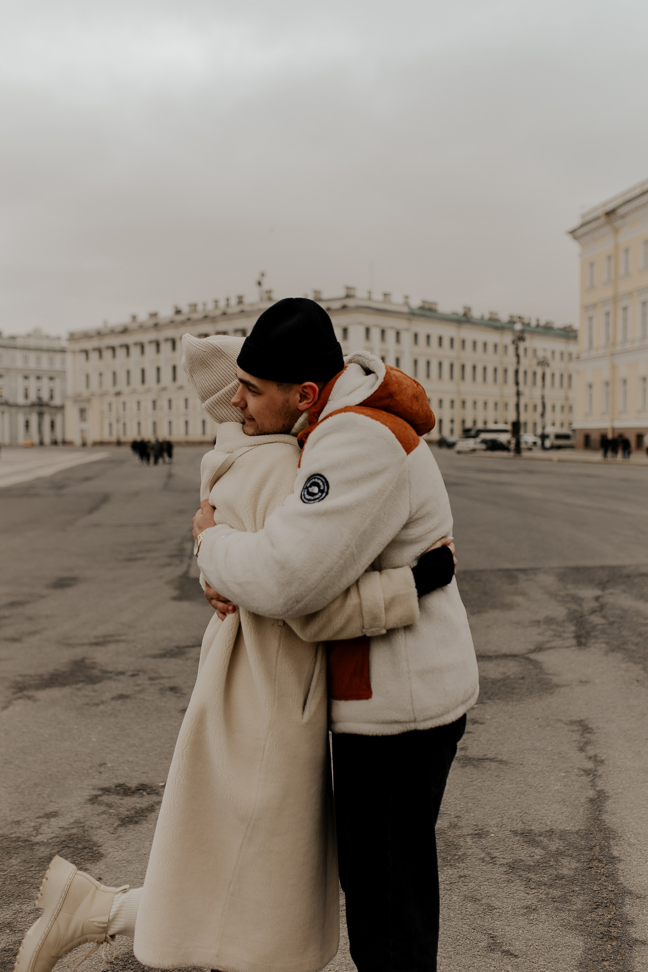 Lovestory на дворцовой площади. Фотограф в Санкт-Петербурге Лиза Семченкова
