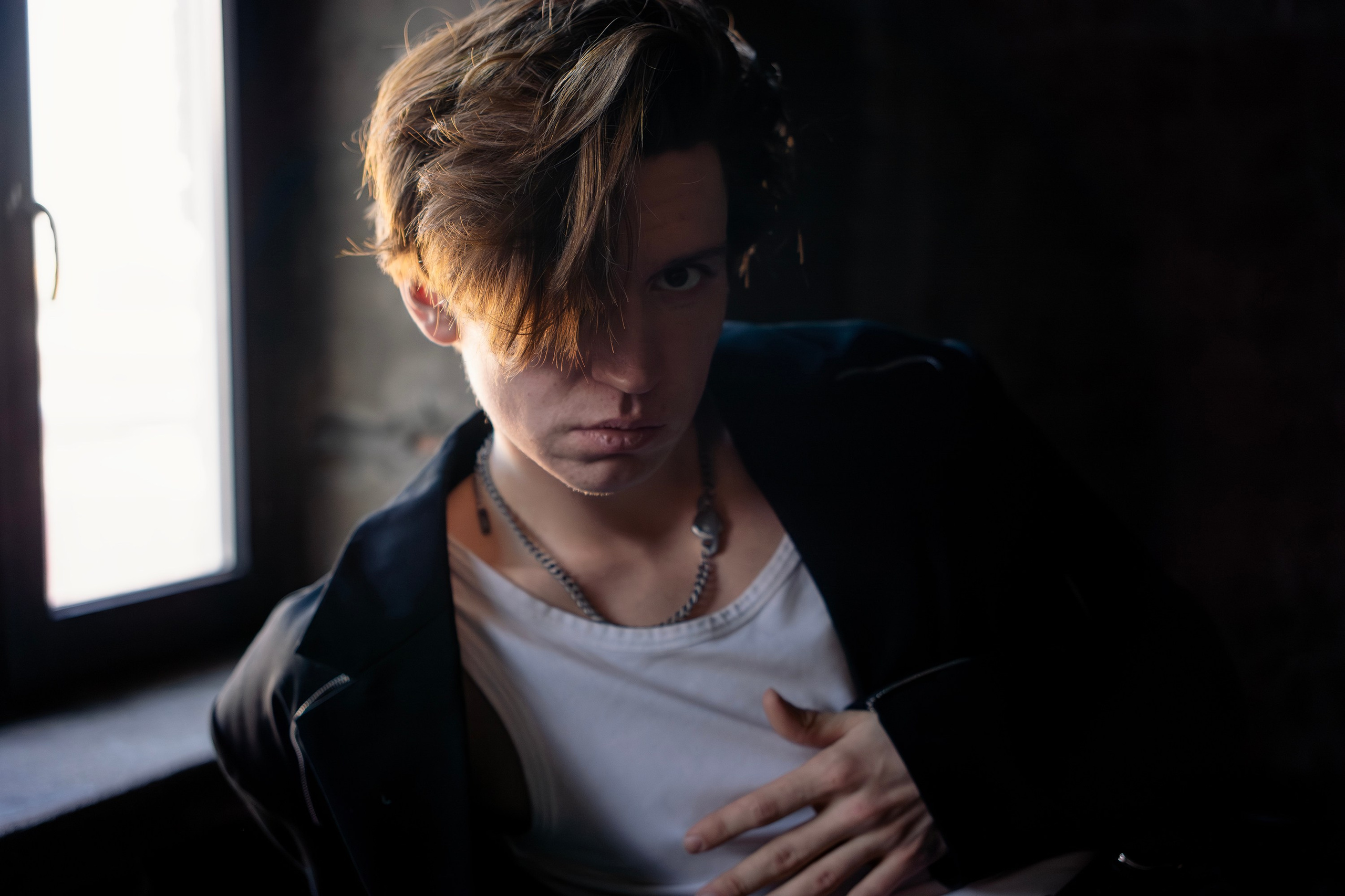 Мужской портрет мужской фотограф имиджевая сьемка мужчин в санкт-петербурге стильное фото мужчины в фотостудии Локация 223 зал Индастриал