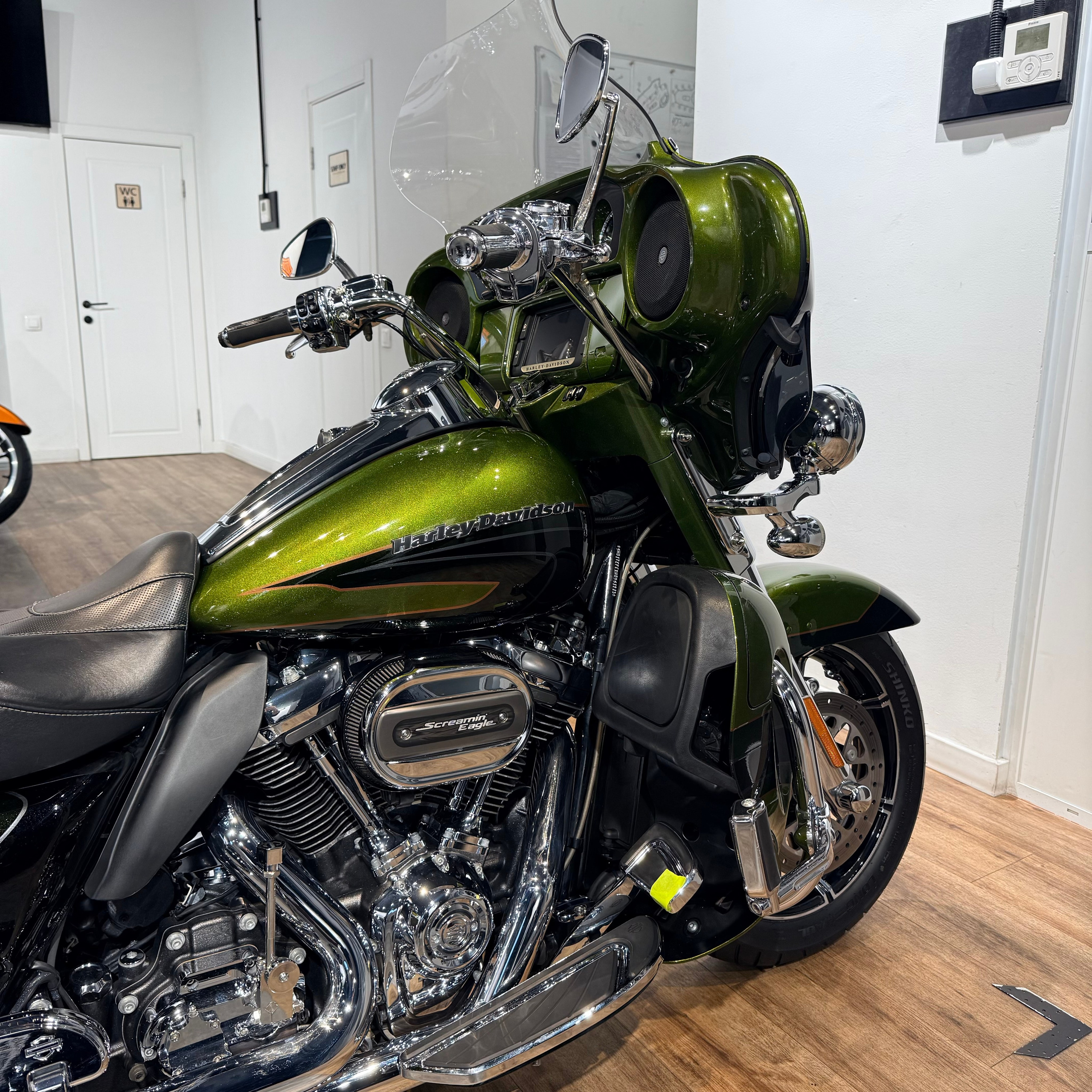 2017 CVO Electra Glide Spiked Olive Serpentine Green. Hello Davidson, Москва. Только хорошие мотоциклы…