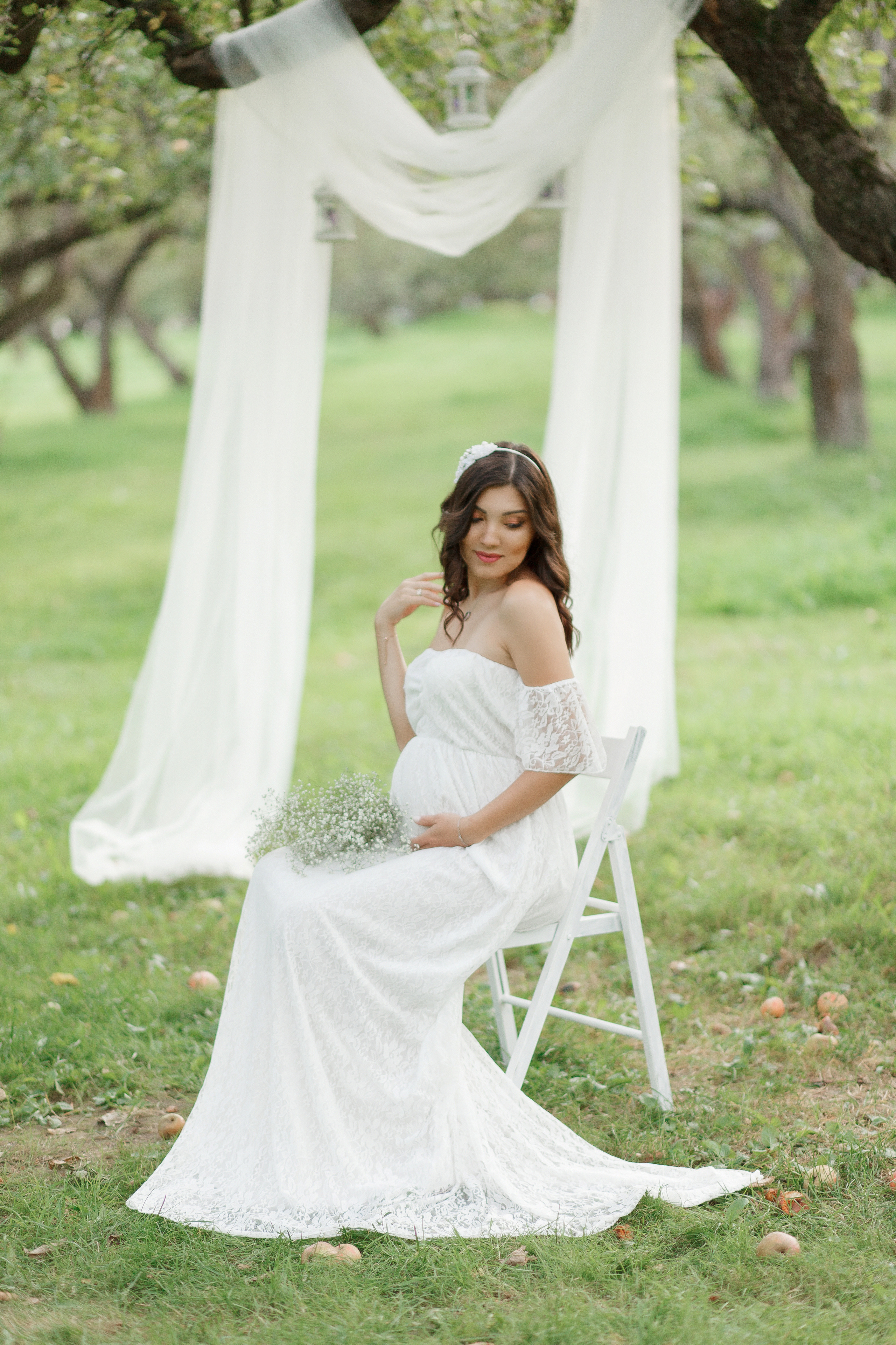 Семейная фотосессия в яблоневом саду на Кутузовском проспекте. Фотограф Александра Сыщенко