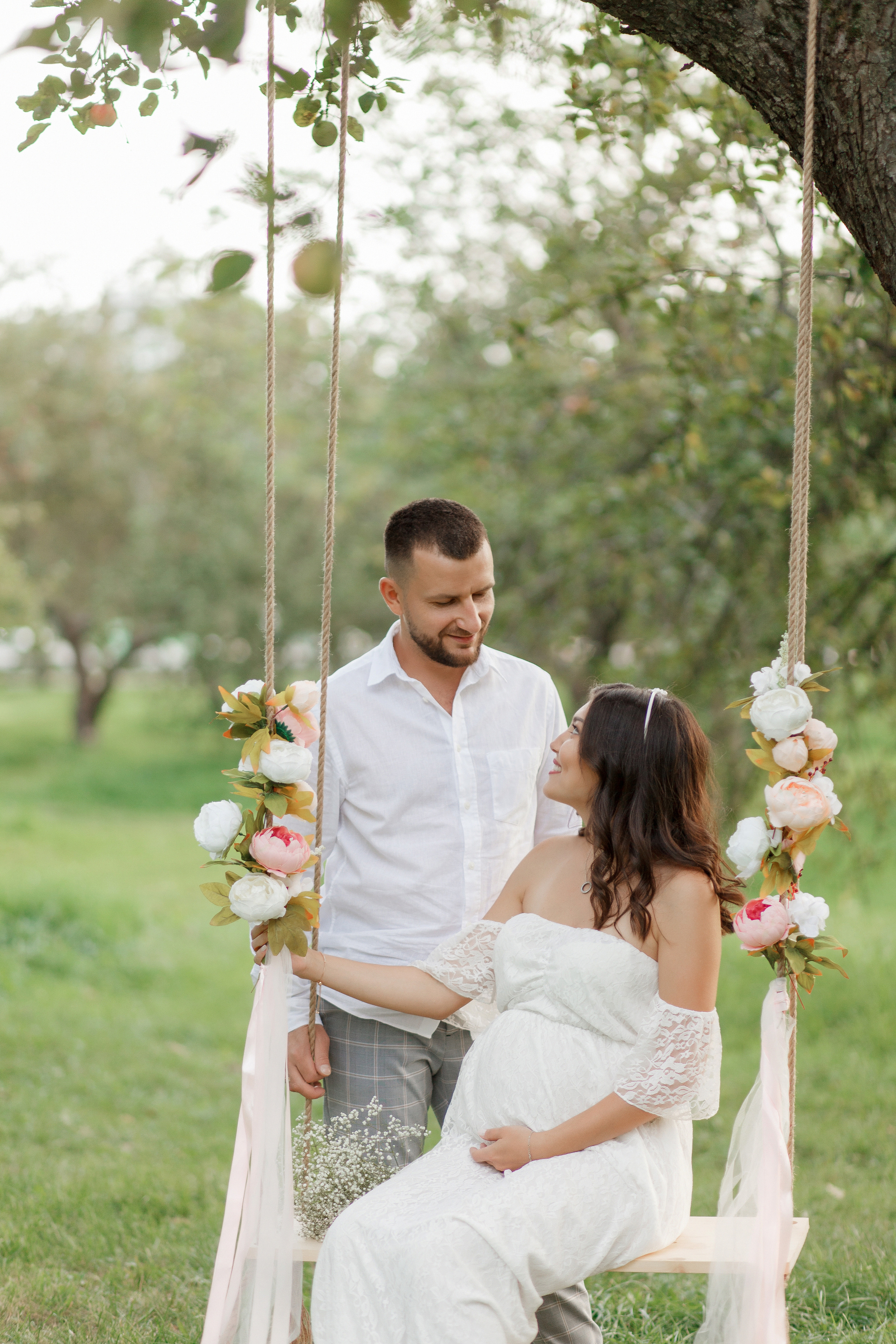Семейная фотосессия в яблоневом саду на Кутузовском проспекте. Фотограф Александра Сыщенко