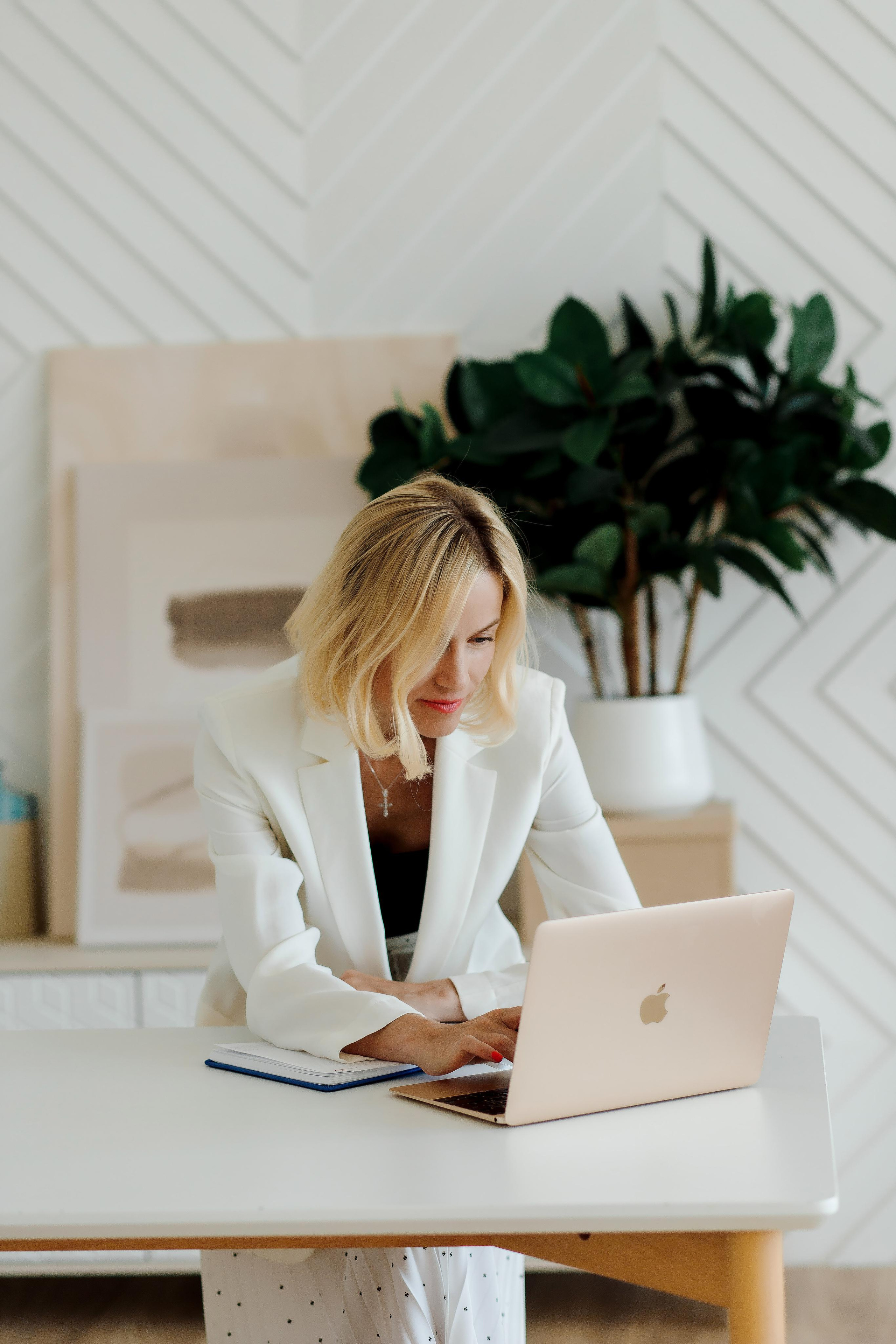 Имиджевая фотосессия для Людмилы — руководителя сети детских садов. Фотограф Александра Сыщенко