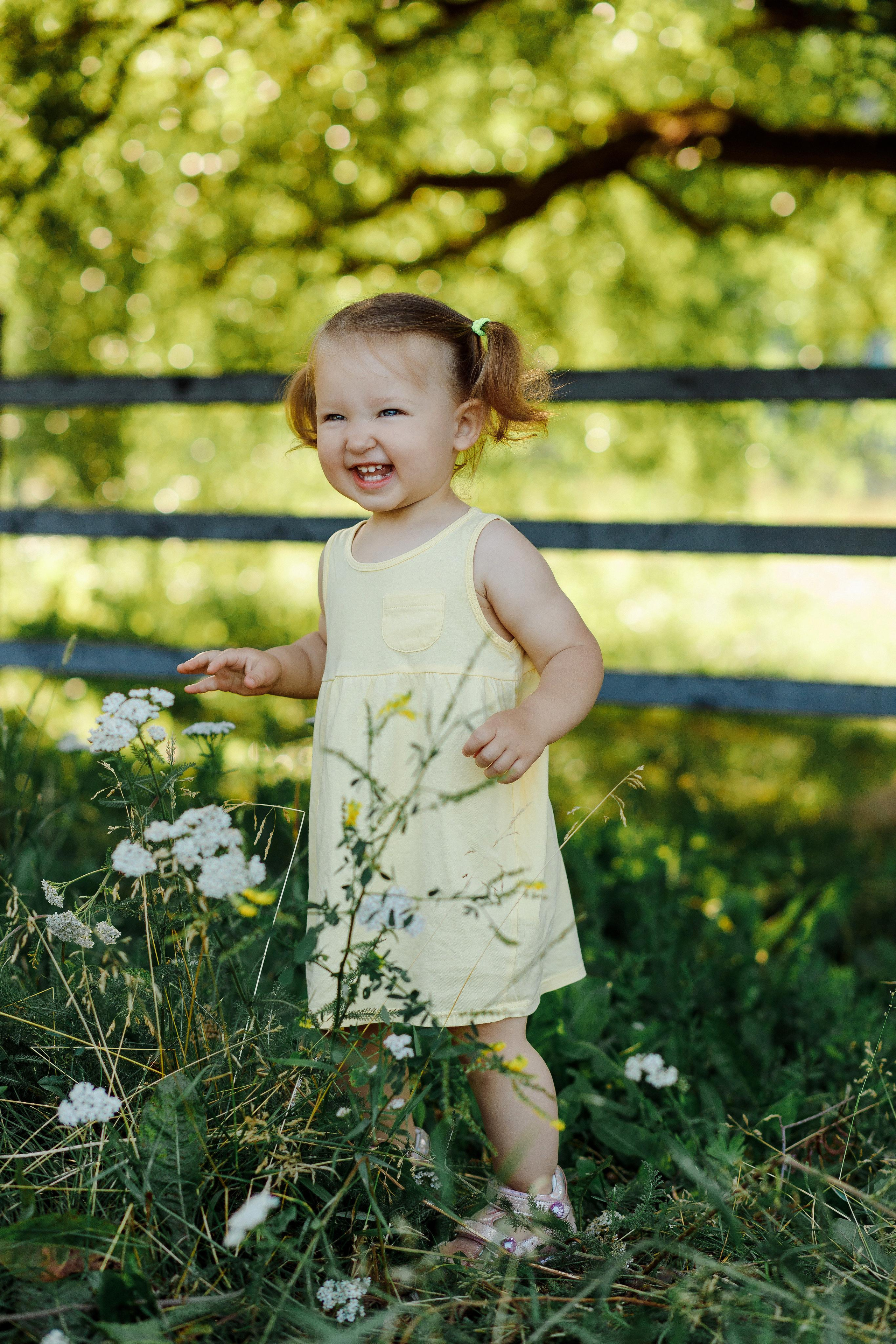 Счастливая семья на фотосессии около Внуковского поселения. Фотограф Александра Сыщенко