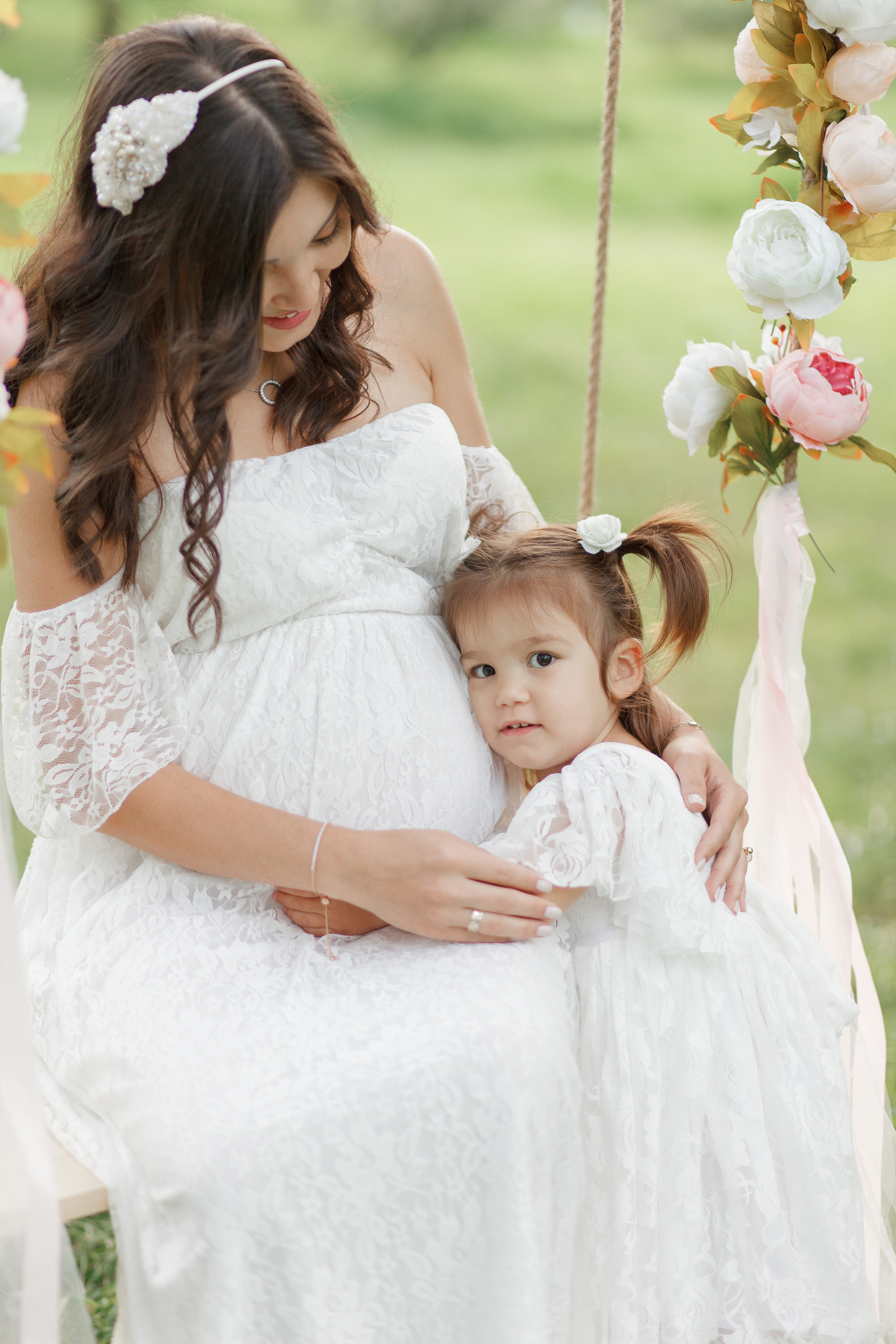 Семейная фотосессия в яблоневом саду на Кутузовском проспекте. Фотограф Александра Сыщенко