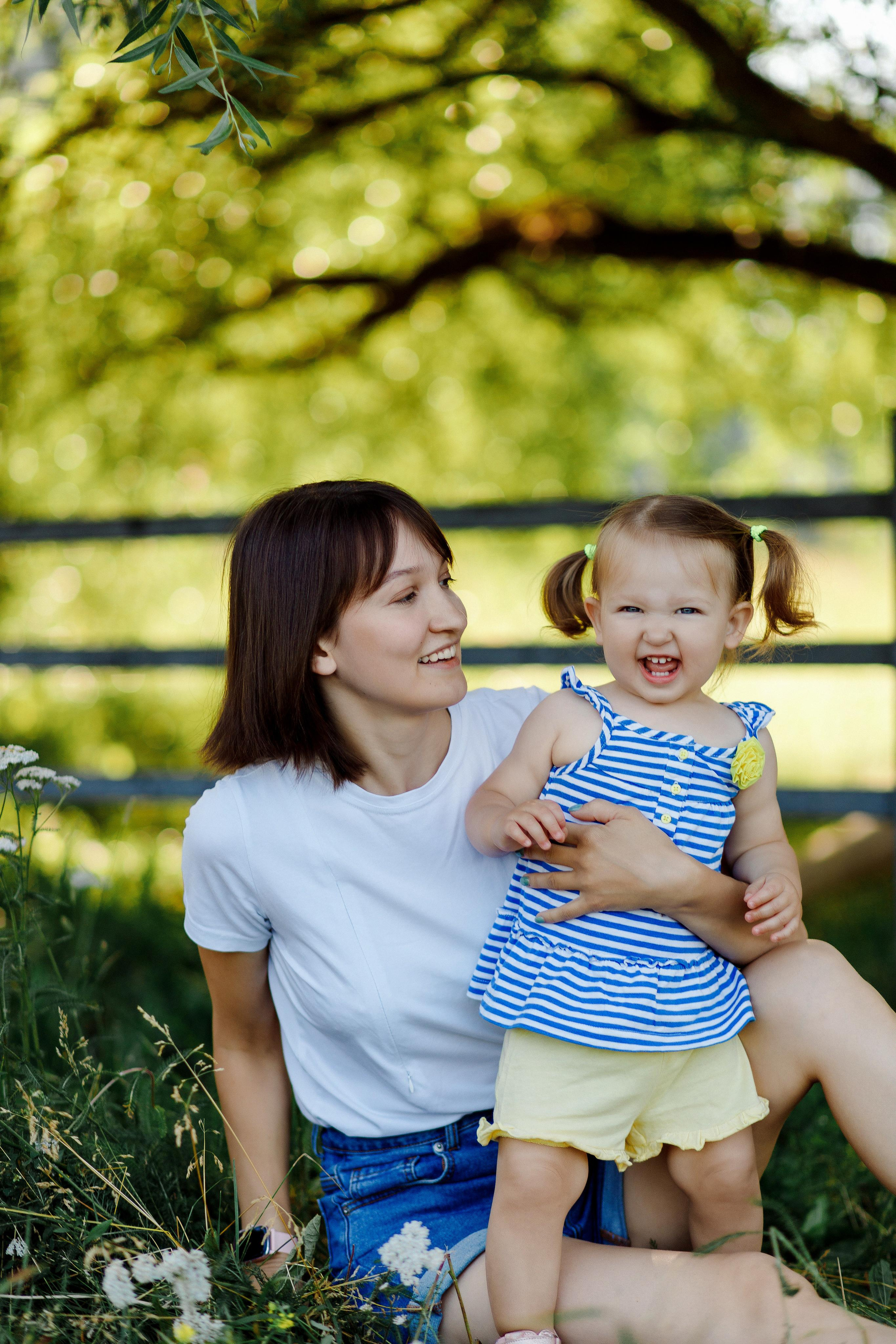 Счастливая семья на фотосессии около Внуковского поселения. Фотограф Александра Сыщенко