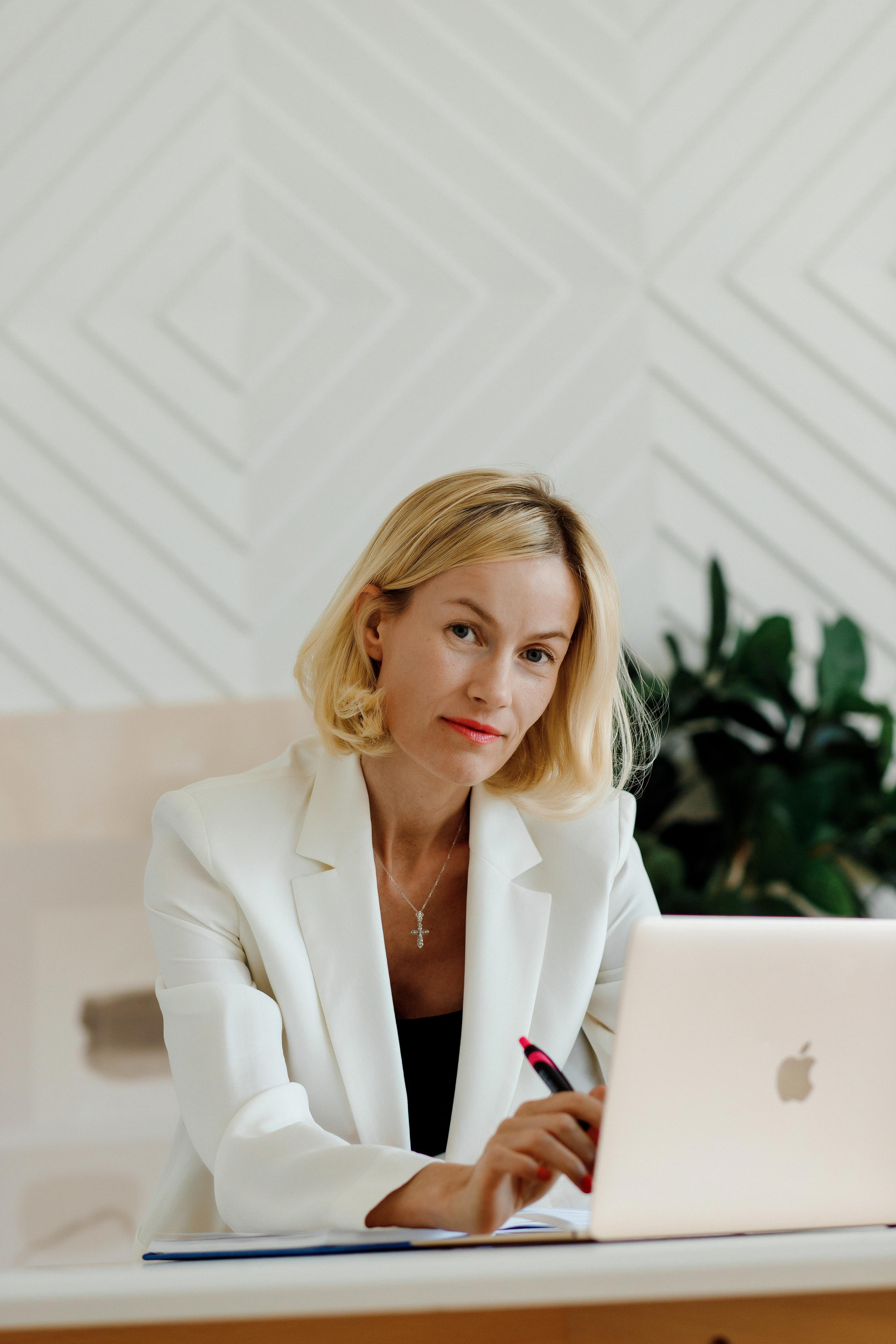 Имиджевая фотосессия для Людмилы — руководителя сети детских садов. Фотограф Александра Сыщенко