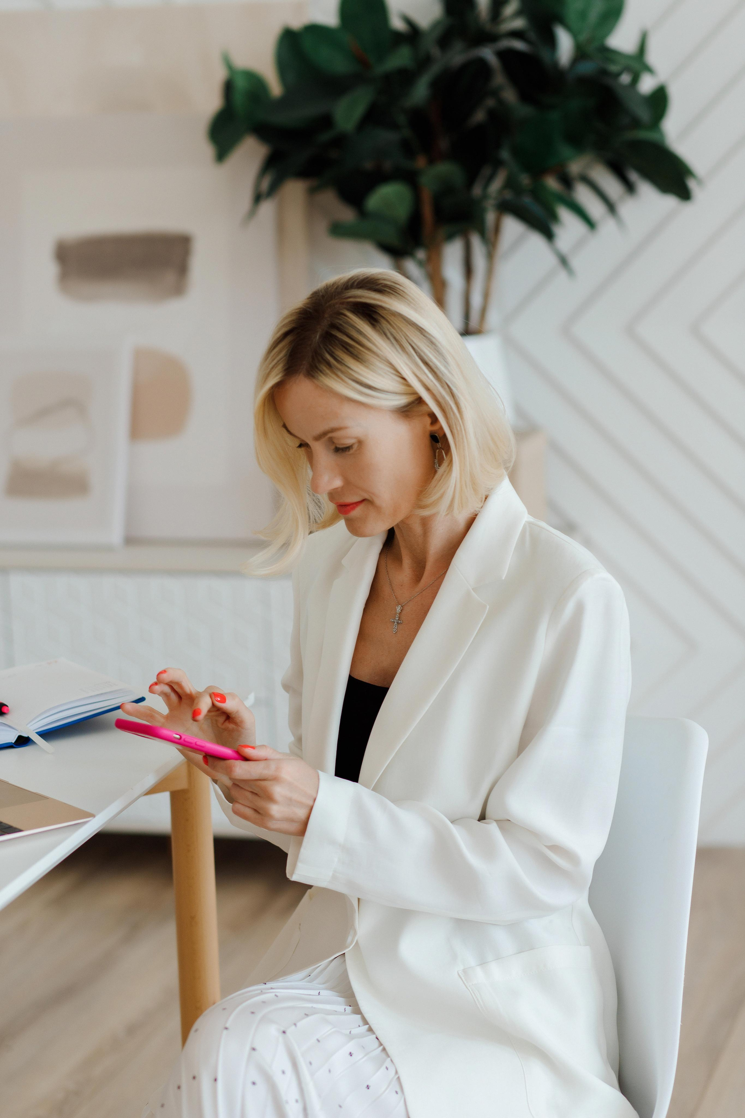 Имиджевая фотосессия для Людмилы — руководителя сети детских садов. Фотограф Александра Сыщенко