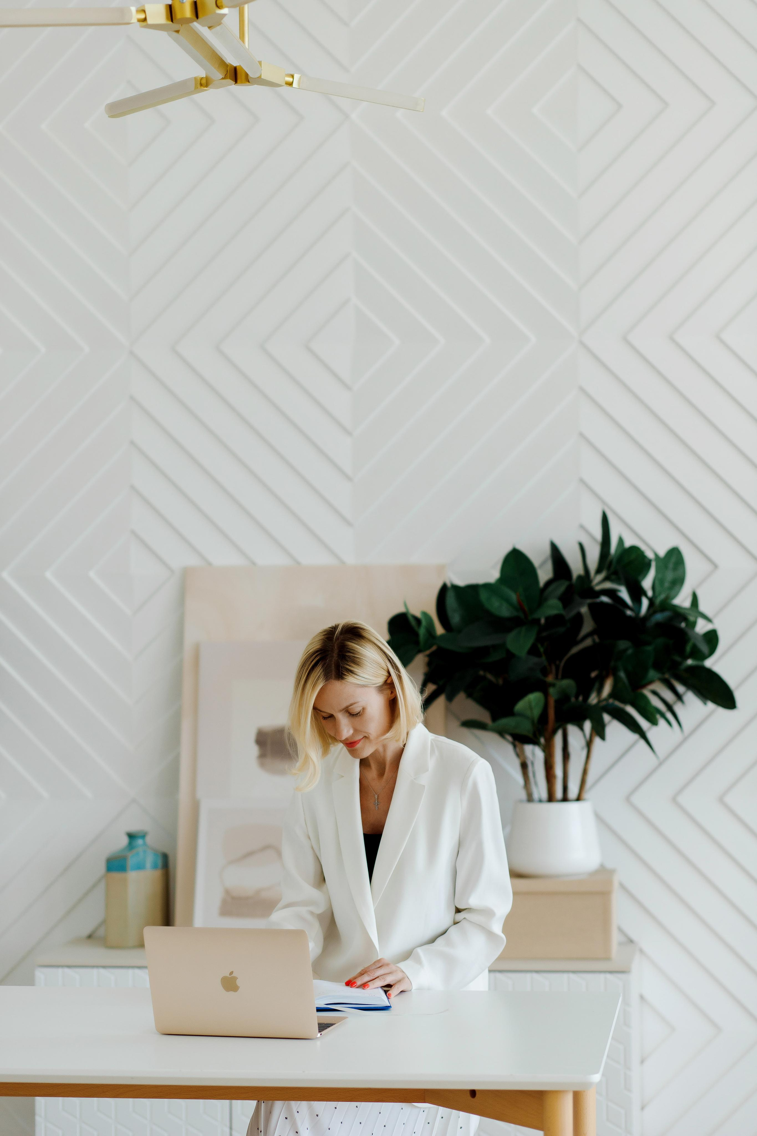 Имиджевая фотосессия для Людмилы — руководителя сети детских садов. Фотограф Александра Сыщенко