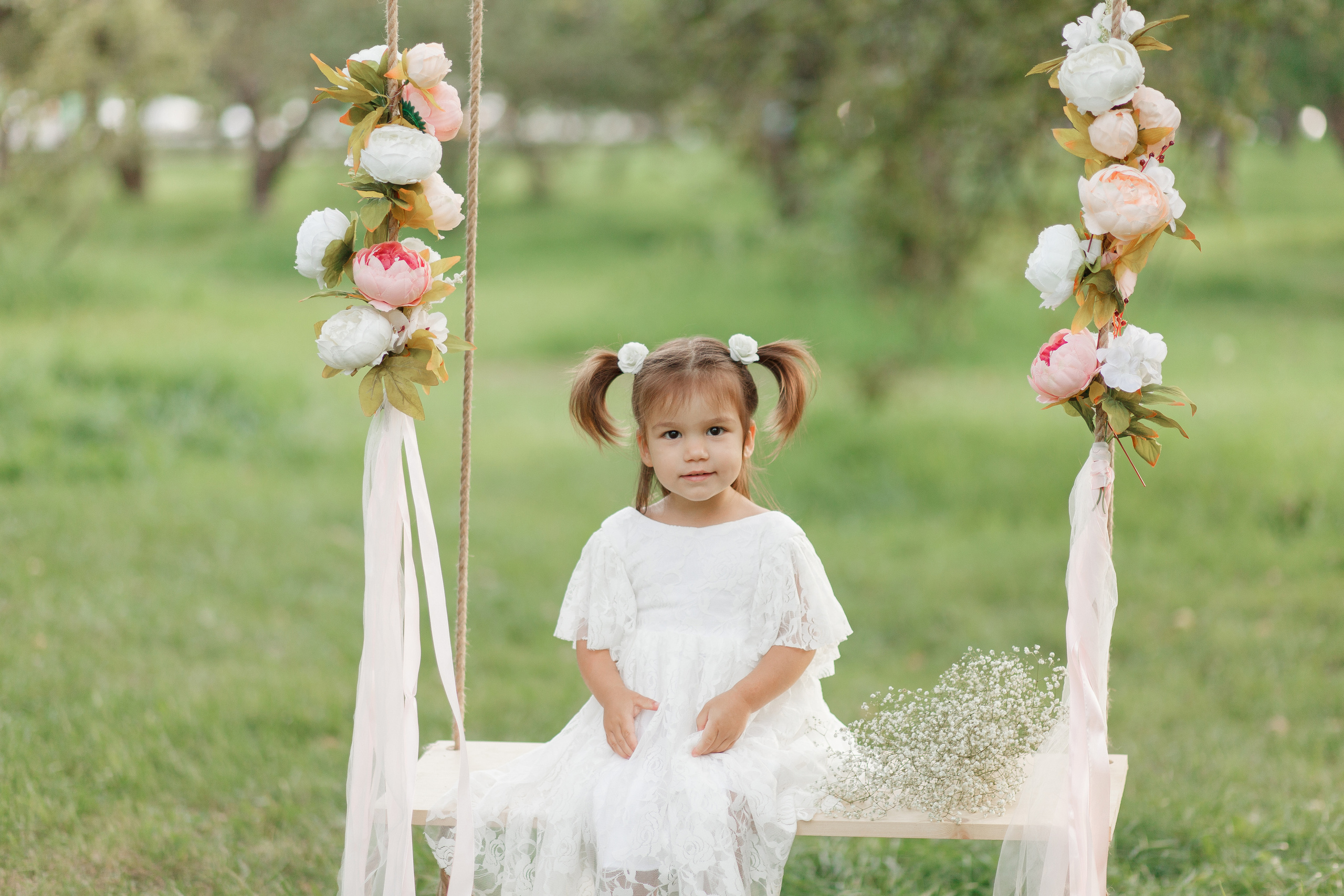 Семейная фотосессия в яблоневом саду на Кутузовском проспекте. Фотограф Александра Сыщенко
