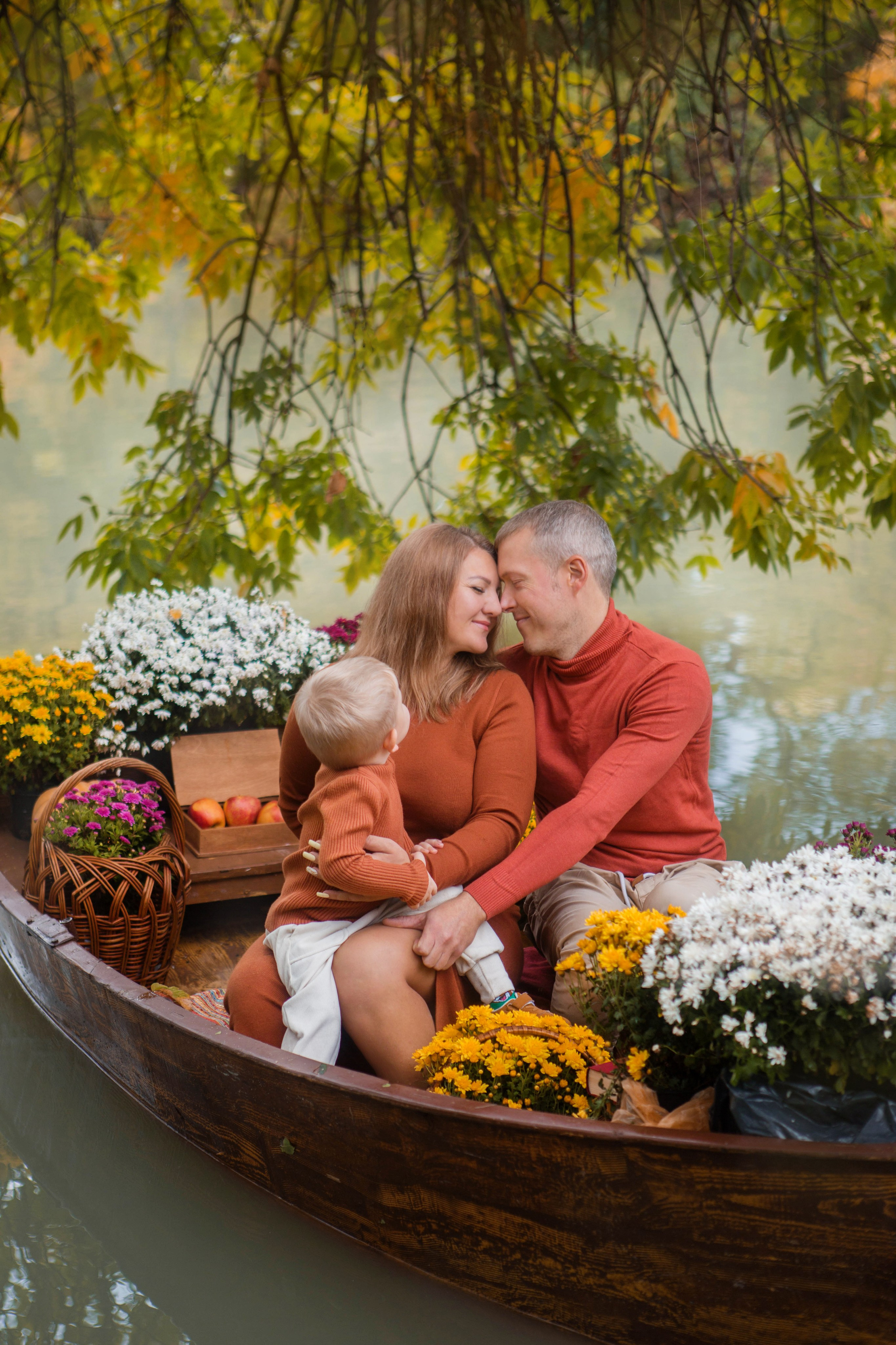 Лодка хризантем (осень). Свадебный семейный и детский фотограф в Краснодаре Карина Федоровская