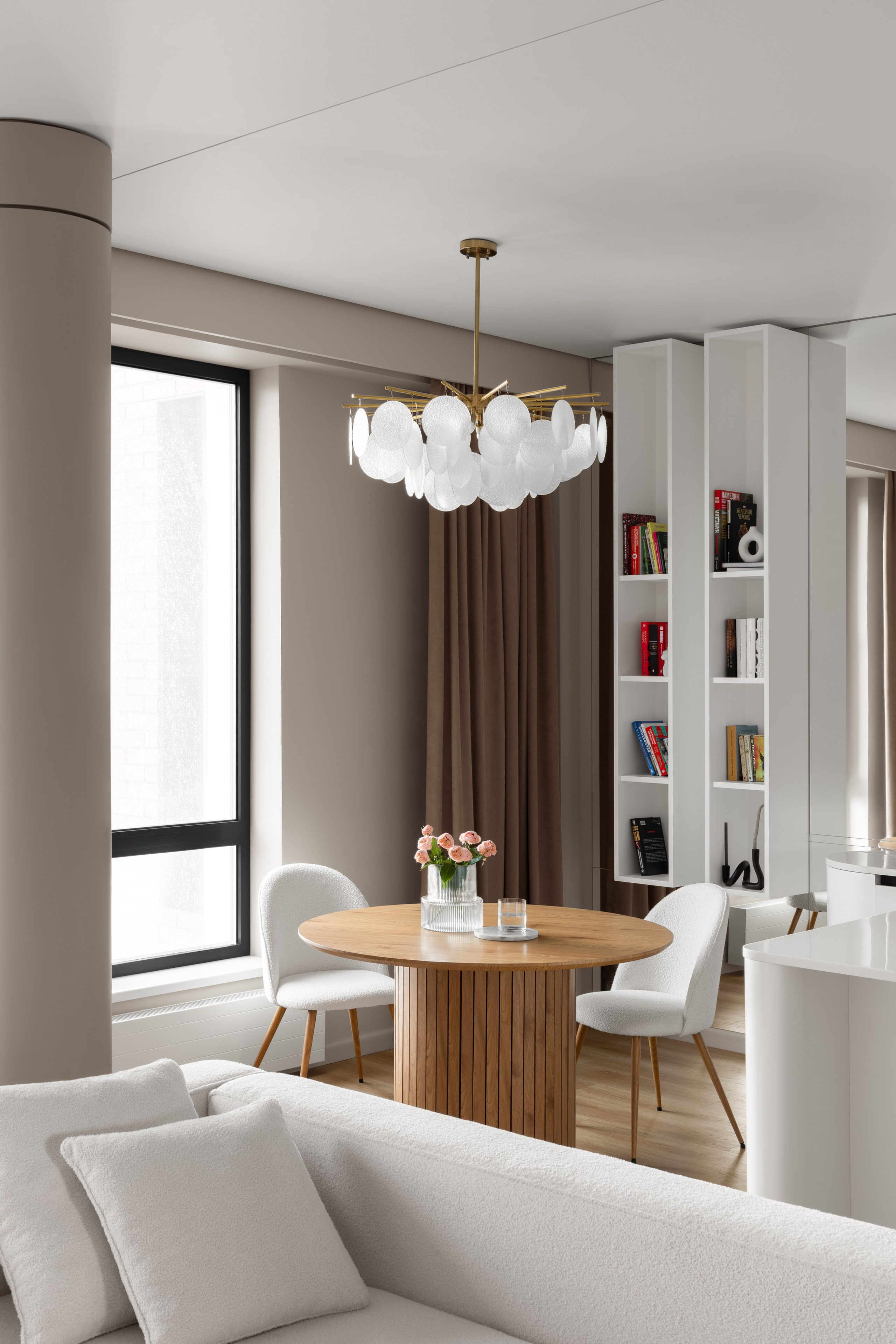 Интерьерная фотосъёмка дизайна интерьера для публикации в СМИ, подачи проекта в международные издания.