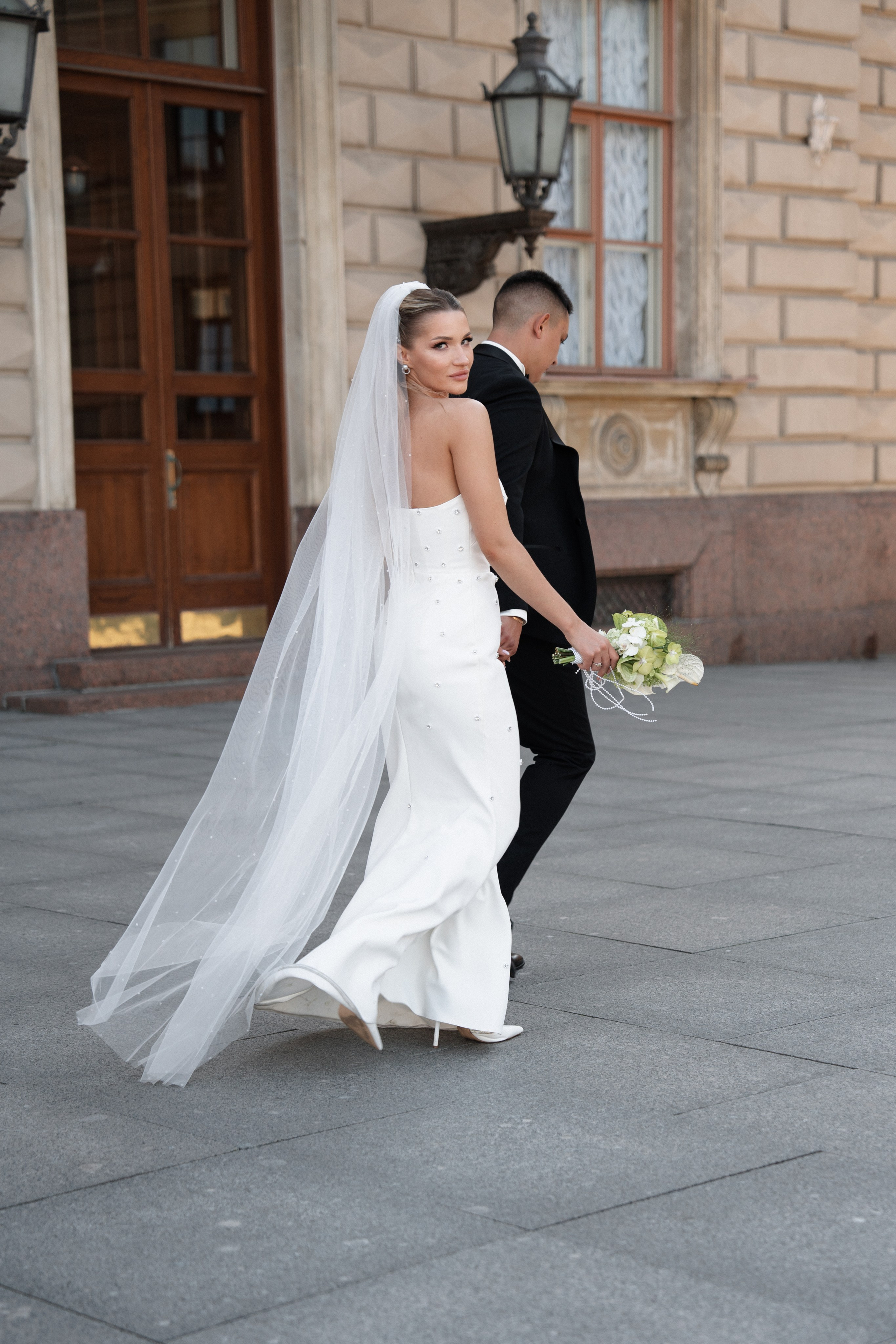 Виктория & Роман. Камерная городская свадьба в видовом ресторане в стиле современная классика. Свадебный фотограф организатор в Санкт-Петербурге Ассоль Опарина