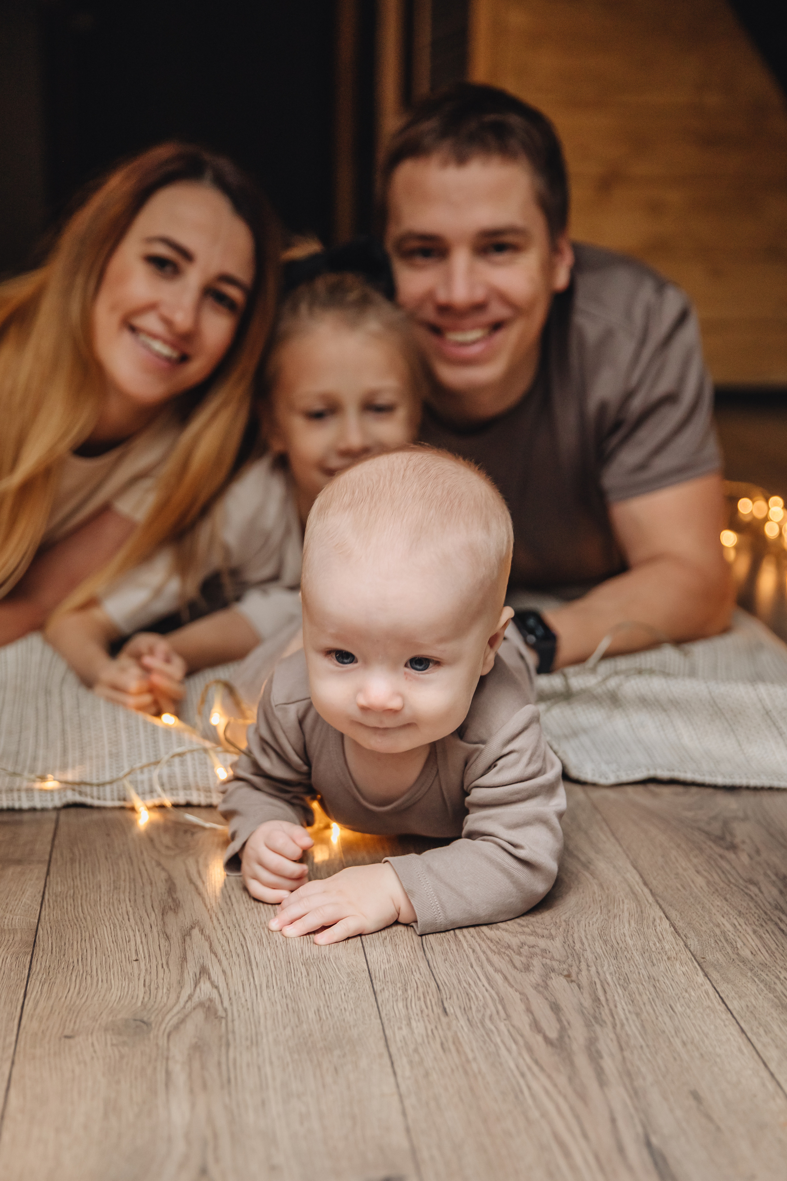 Happy family. NatalieDmi — фотосессия беременности, семейный фотограф, портрет