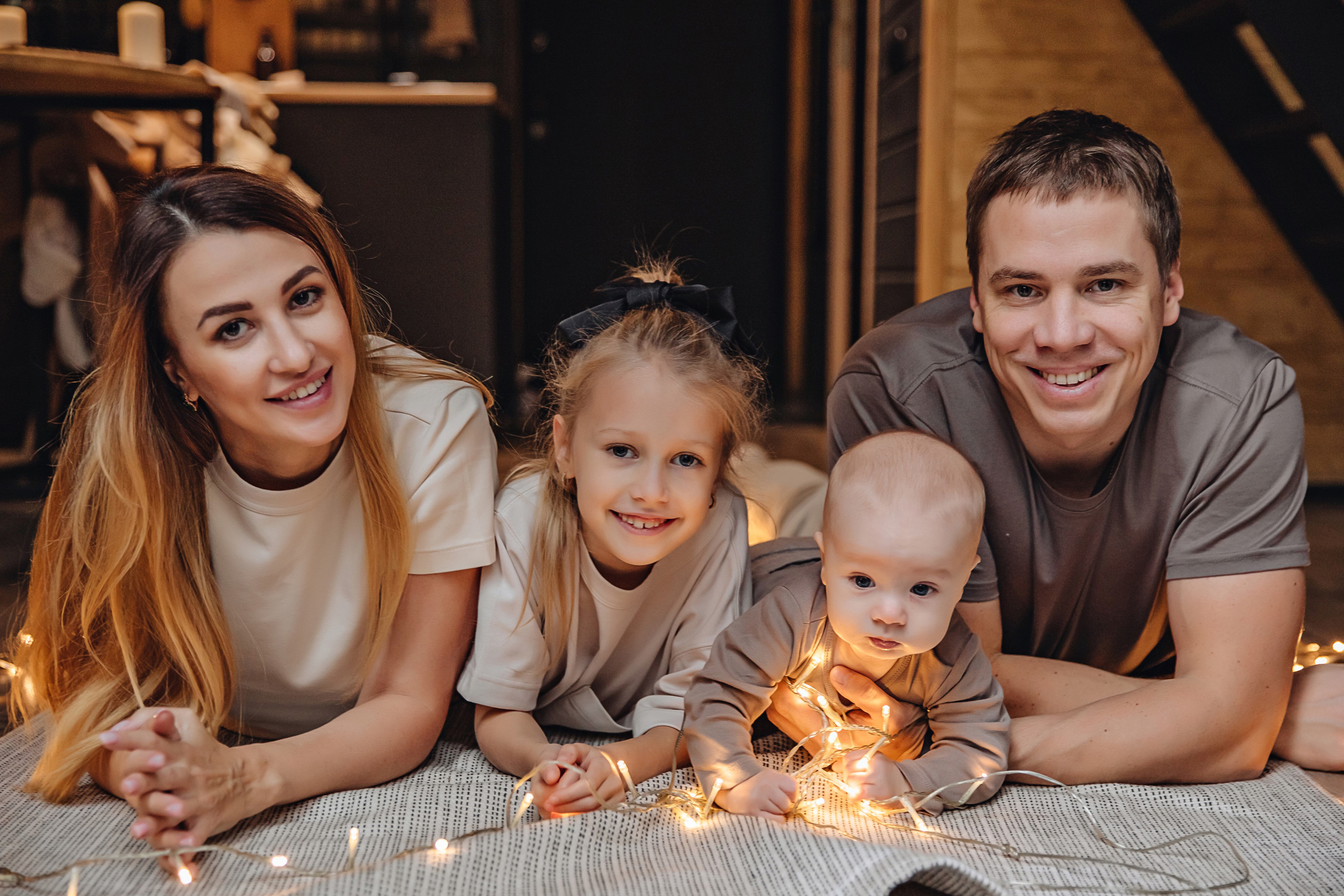 Happy family. NatalieDmi — фотосессия беременности, семейный фотограф, портрет