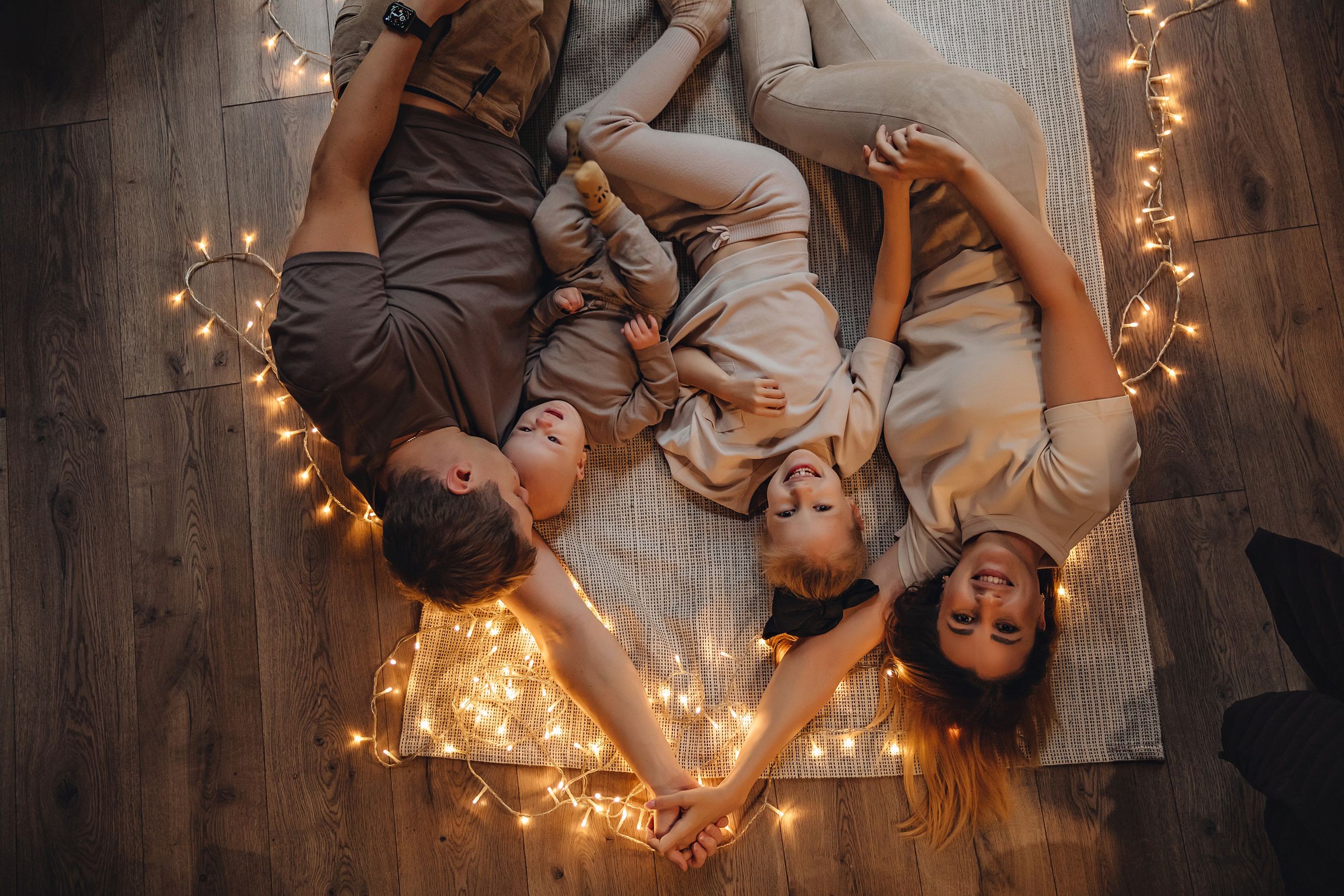 Happy family. NatalieDmi — фотосессия беременности, семейный фотограф, портрет