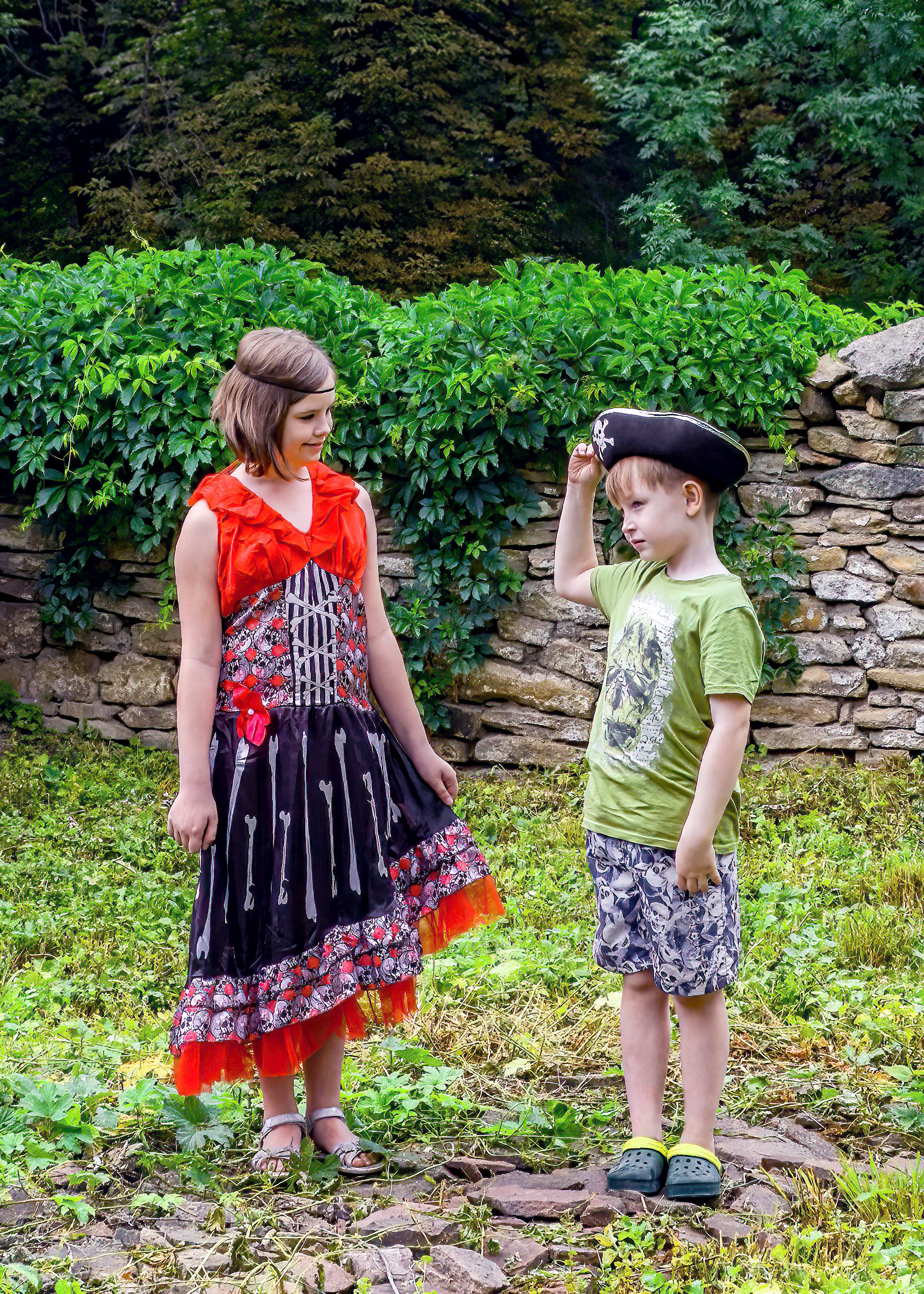 пират приглашает пиратку на танец