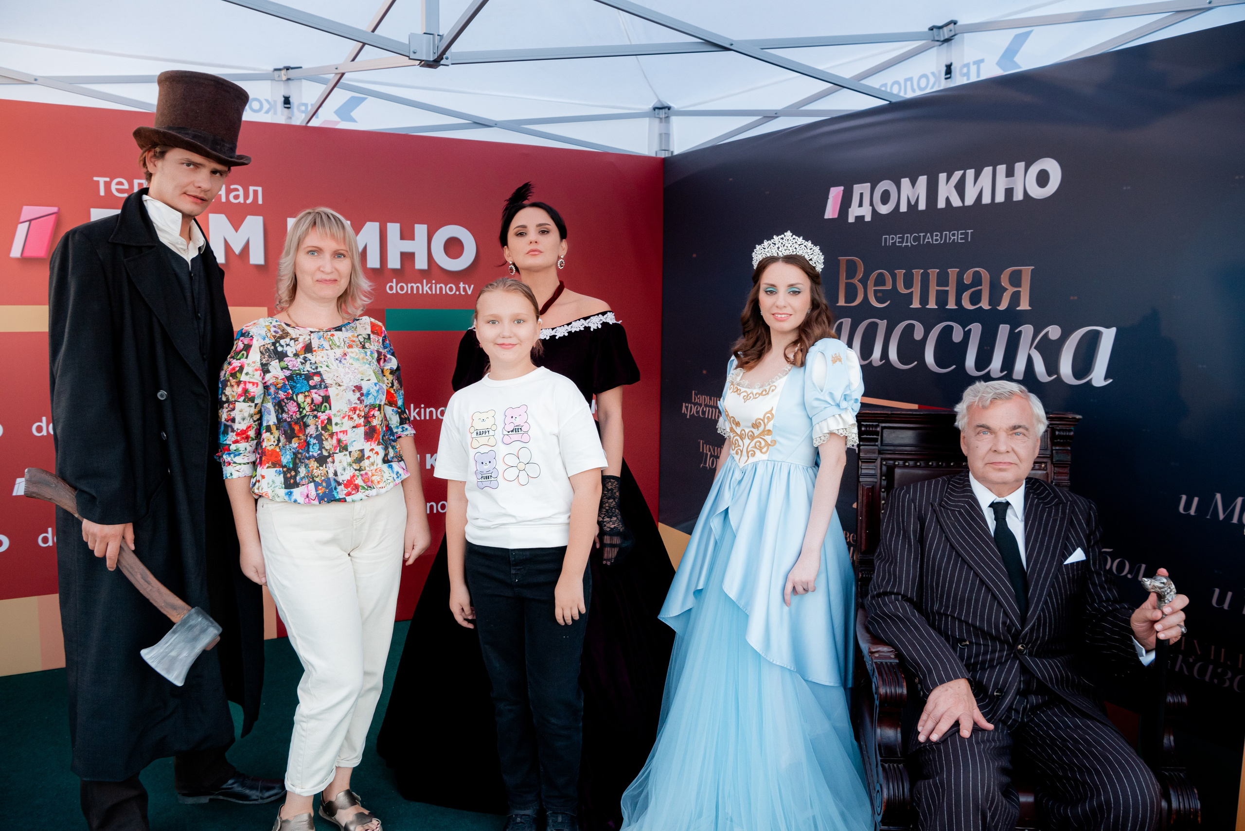 Портретные фото с артистами в палатке Триколор Дом Кинов на день города Волгоград. Фотограф в Волгограде и Волжском Александр Горбань