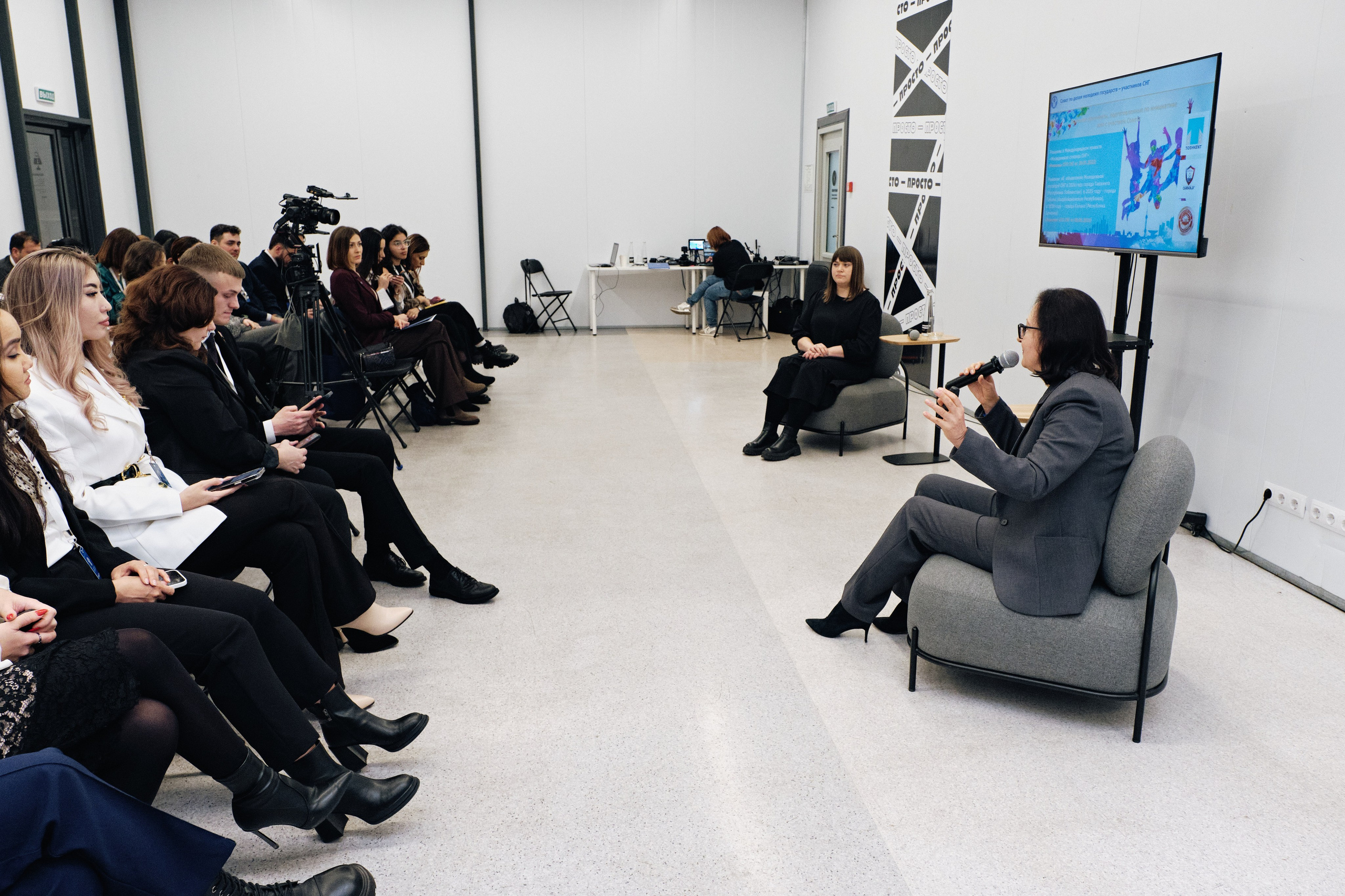 Молодежный форум стран СНГ. Семейные и свадебные фотосессии в СПб, в студии, на улице, на природе