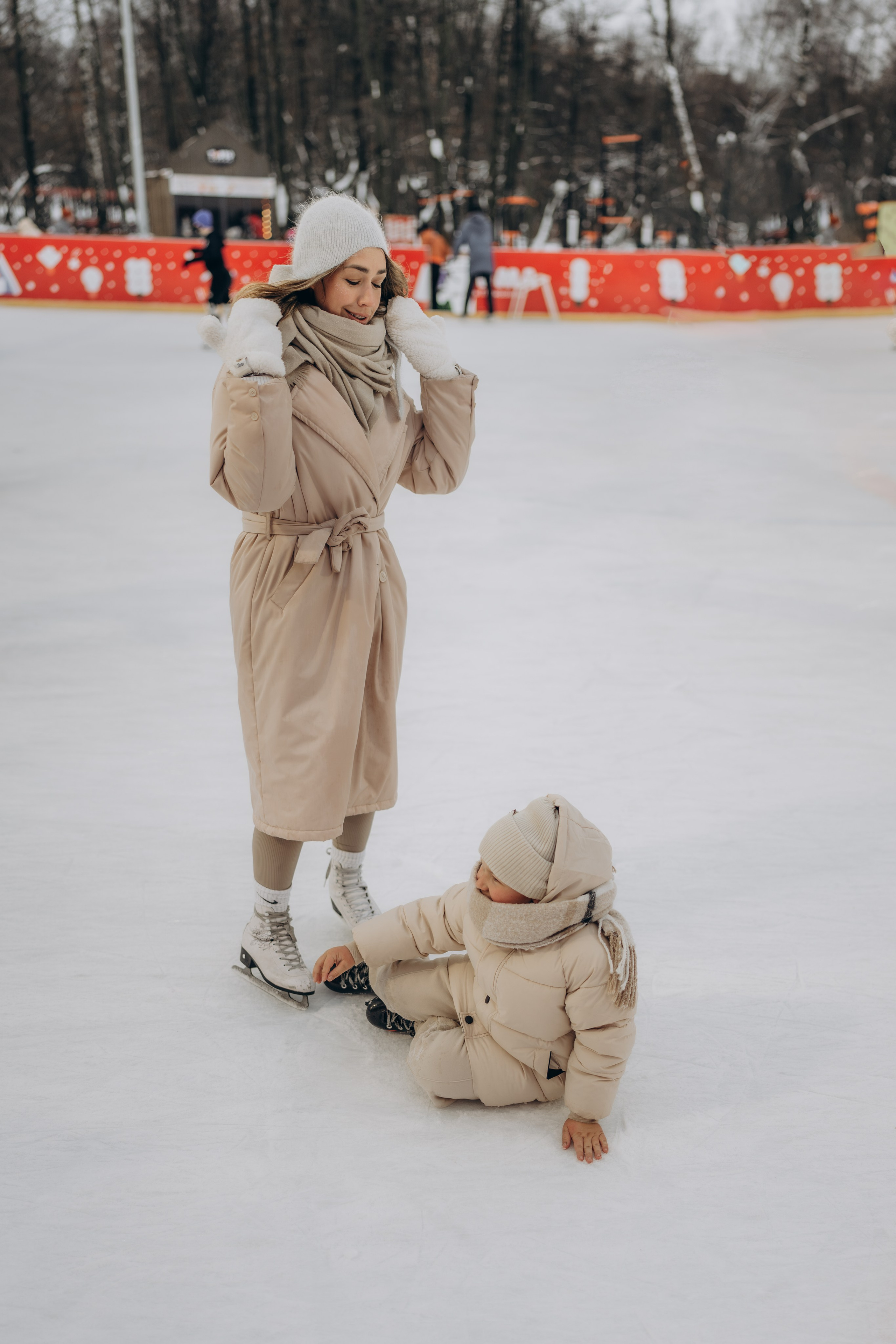 На катке. Семейный фотограф Москва. Фотограф беременности и материнства Москва