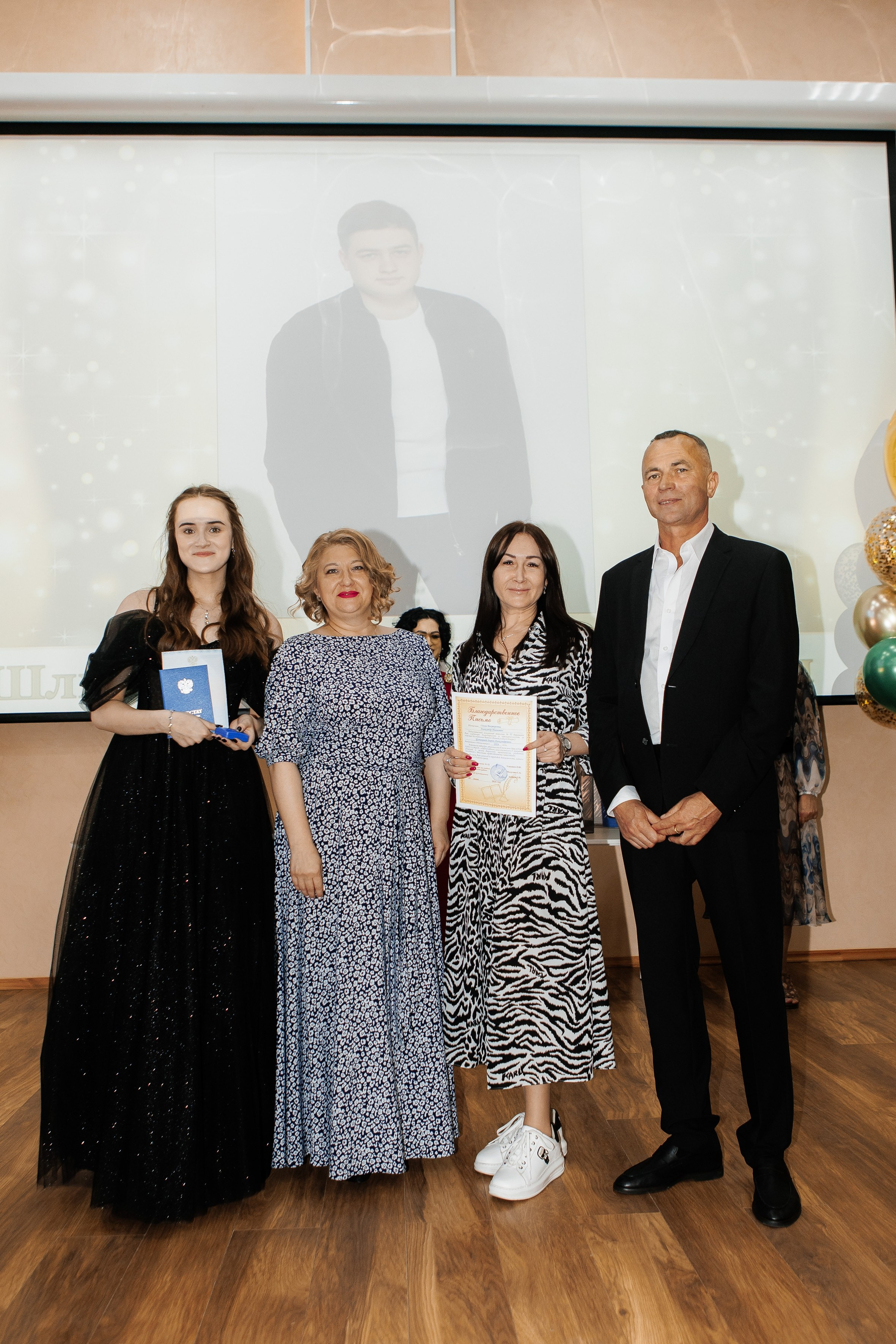 Выпускной Гимназия 12 2024 г. Свадебный и портретный Фотограф в Липецке Дмитрий Котюков