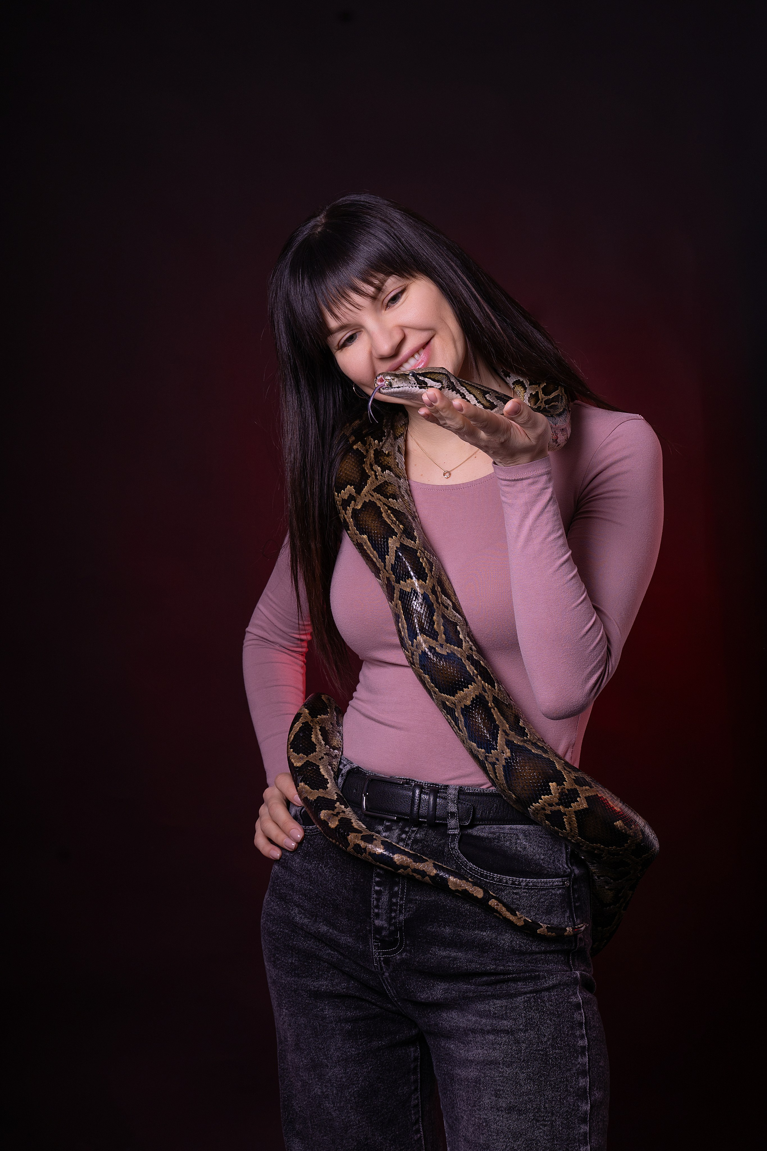 Сьемка с живым питоном. Главная