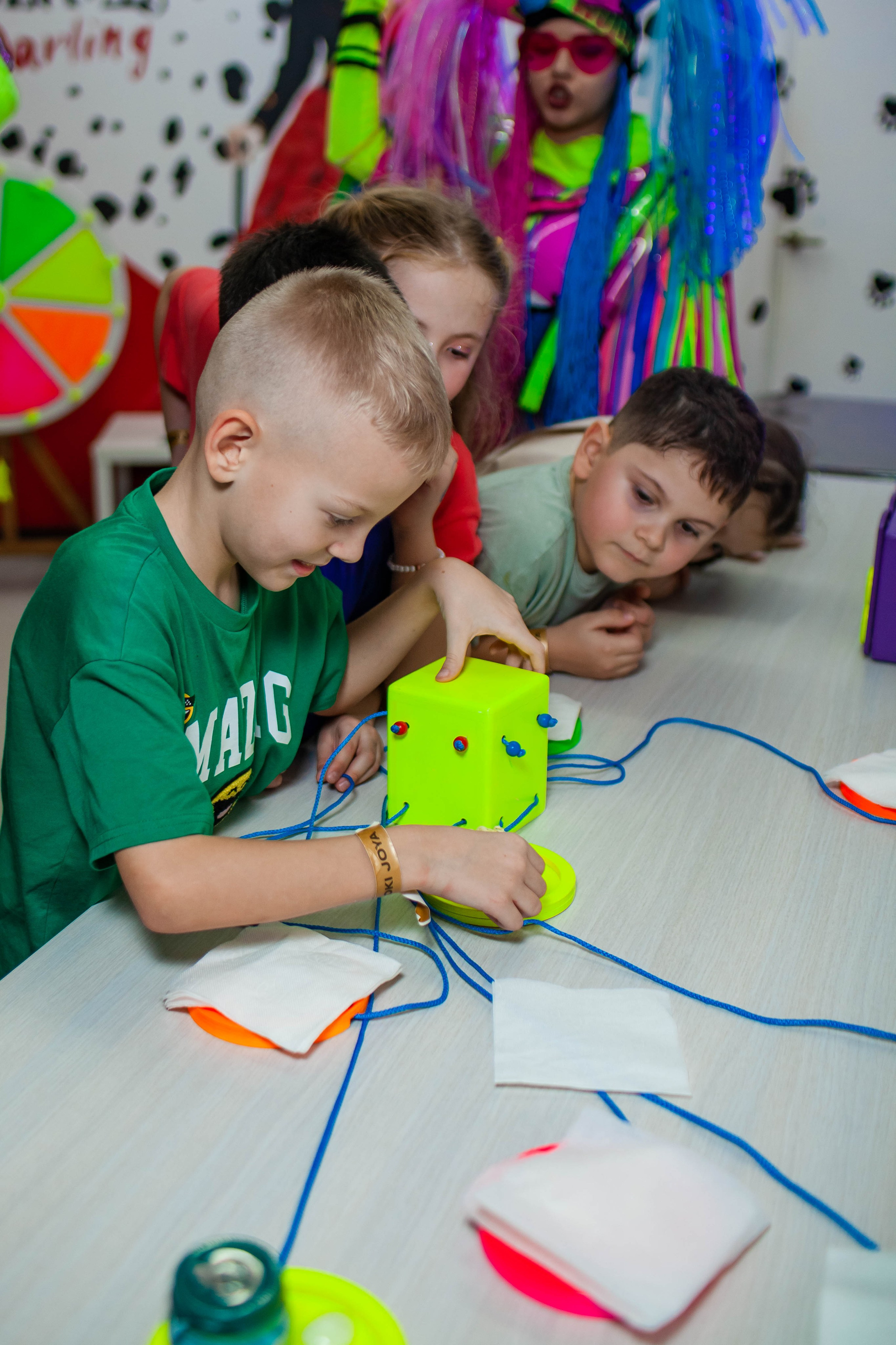 Неон Челендж День рождения Ярослава. Детский и семейный фотограф в Санкт-Петербурге Елизавета Сорокина