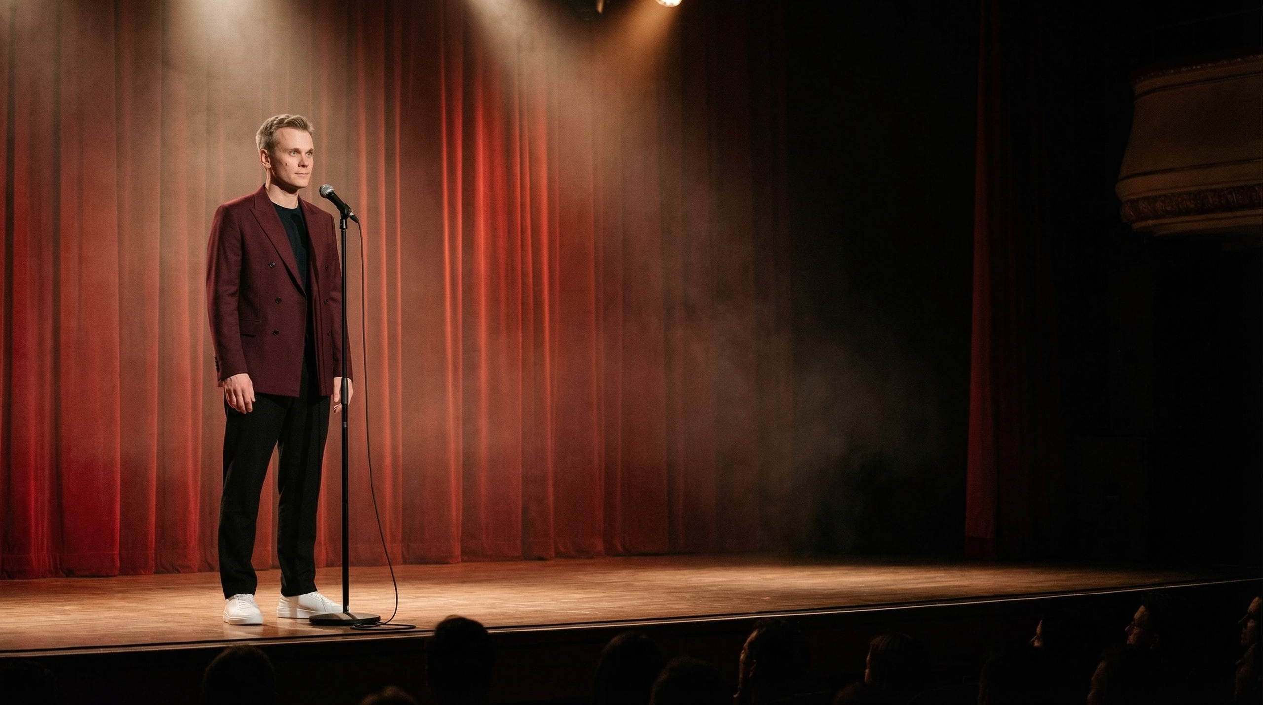 Обложки и визуальные решения. Визуал для треков, проектов, маркетплейсов и наборы стикеров. Виктор Гебель — визуальные серии, образы и авторский формат «Внутренний портрет»