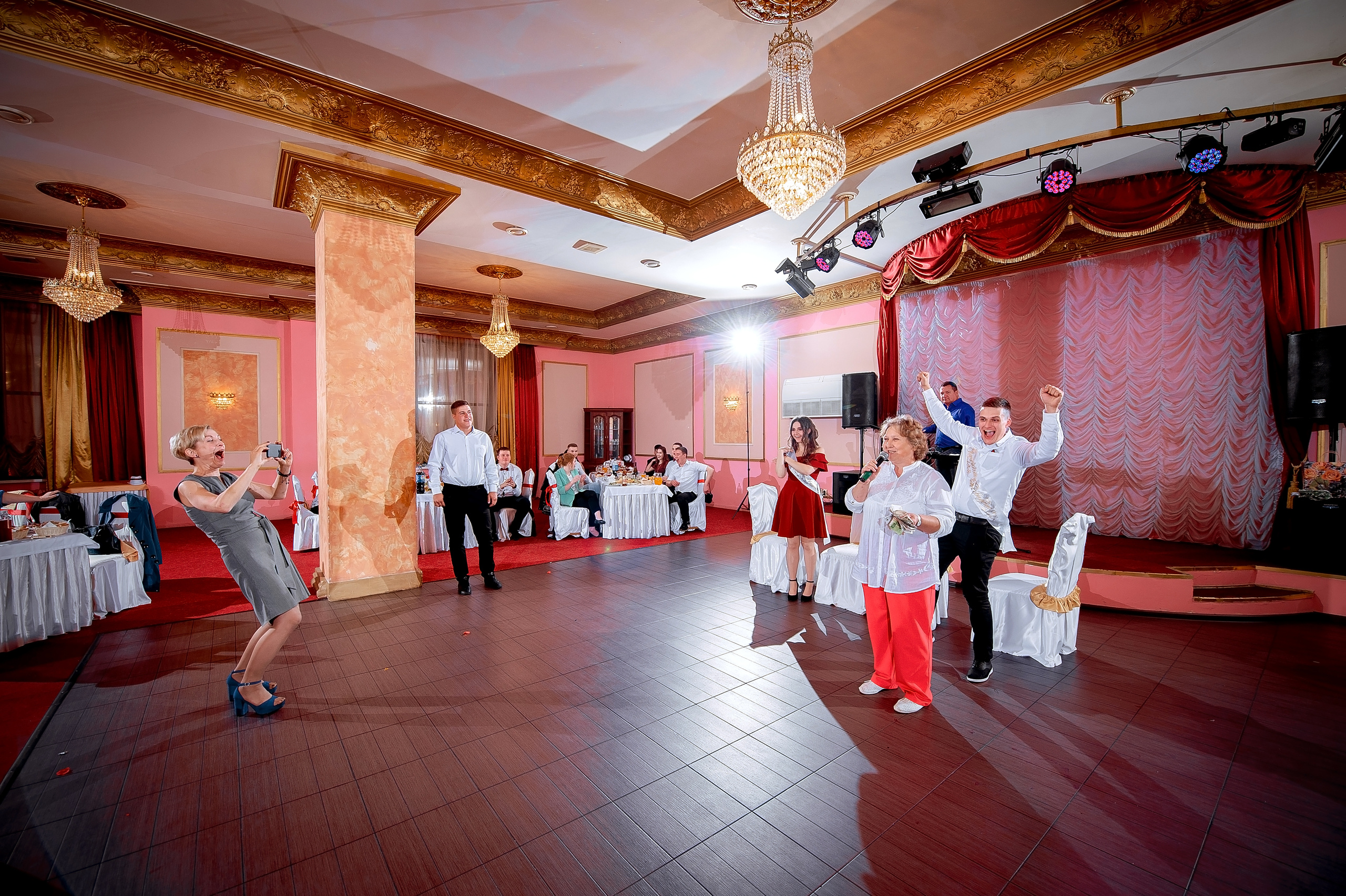 Свадебная фотопрогулка на Черном озере во Фрязино с банкетом в "Загоро. Свадебный и семейный фотограф Виктория Носачёва. Щелково, Москва и МО