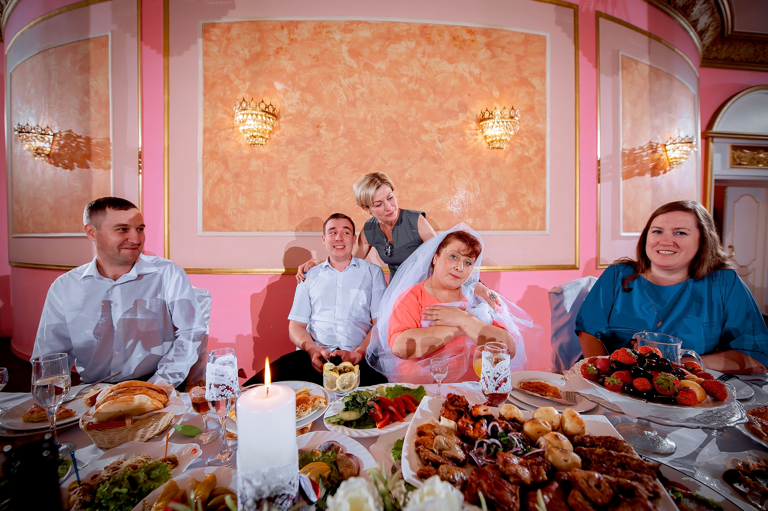 Свадебная фотопрогулка на Черном озере во Фрязино с банкетом в "Загоро. Свадебный и семейный фотограф Виктория Носачёва. Щелково, Москва и МО