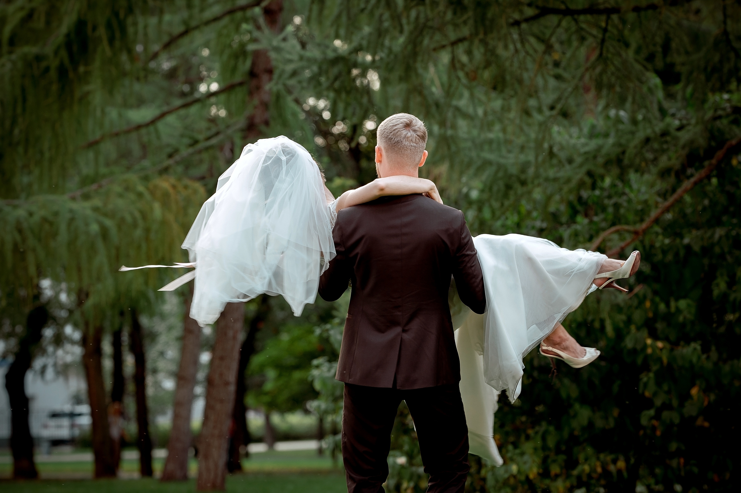 Свадебная фотопрогулка в Коломенском летом. Свадебный и семейный фотограф Виктория Носачёва. Щелково, Москва и МО