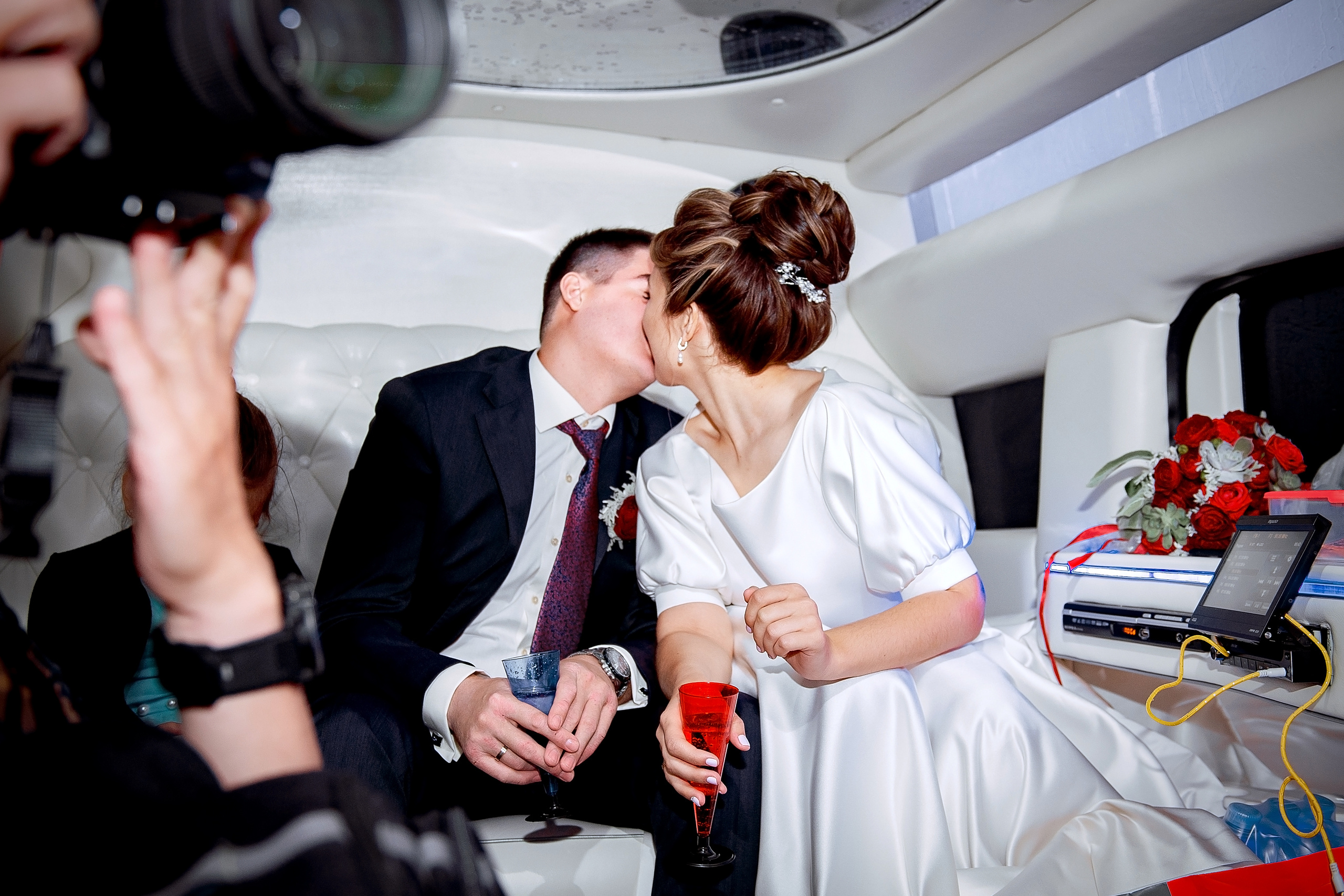 Свадьба с росписью в Дворце царя Алексея Михайловича и банкетом в Кари. Свадебный и семейный фотограф Виктория Носачёва. Щелково, Москва и МО