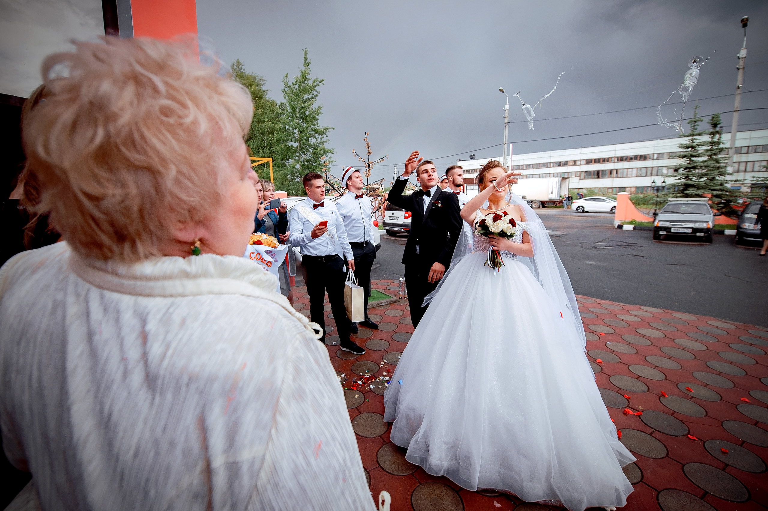 Свадебная фотопрогулка на Черном озере во Фрязино с банкетом в "Загоро. Свадебный и семейный фотограф Виктория Носачёва. Щелково, Москва и МО