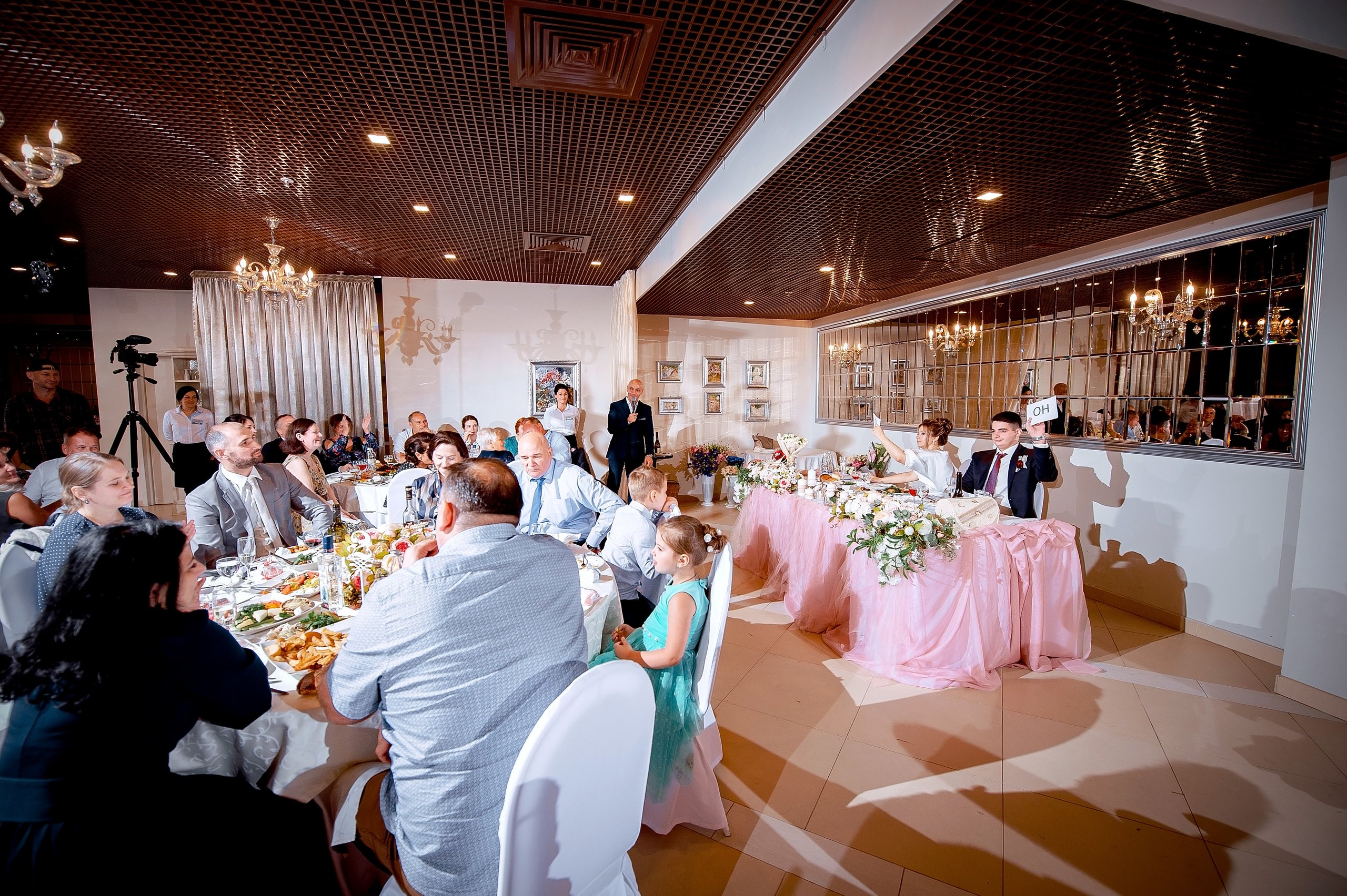 Свадьба с росписью в Дворце царя Алексея Михайловича и банкетом в Кари. Свадебный и семейный фотограф Виктория Носачёва. Щелково, Москва и МО