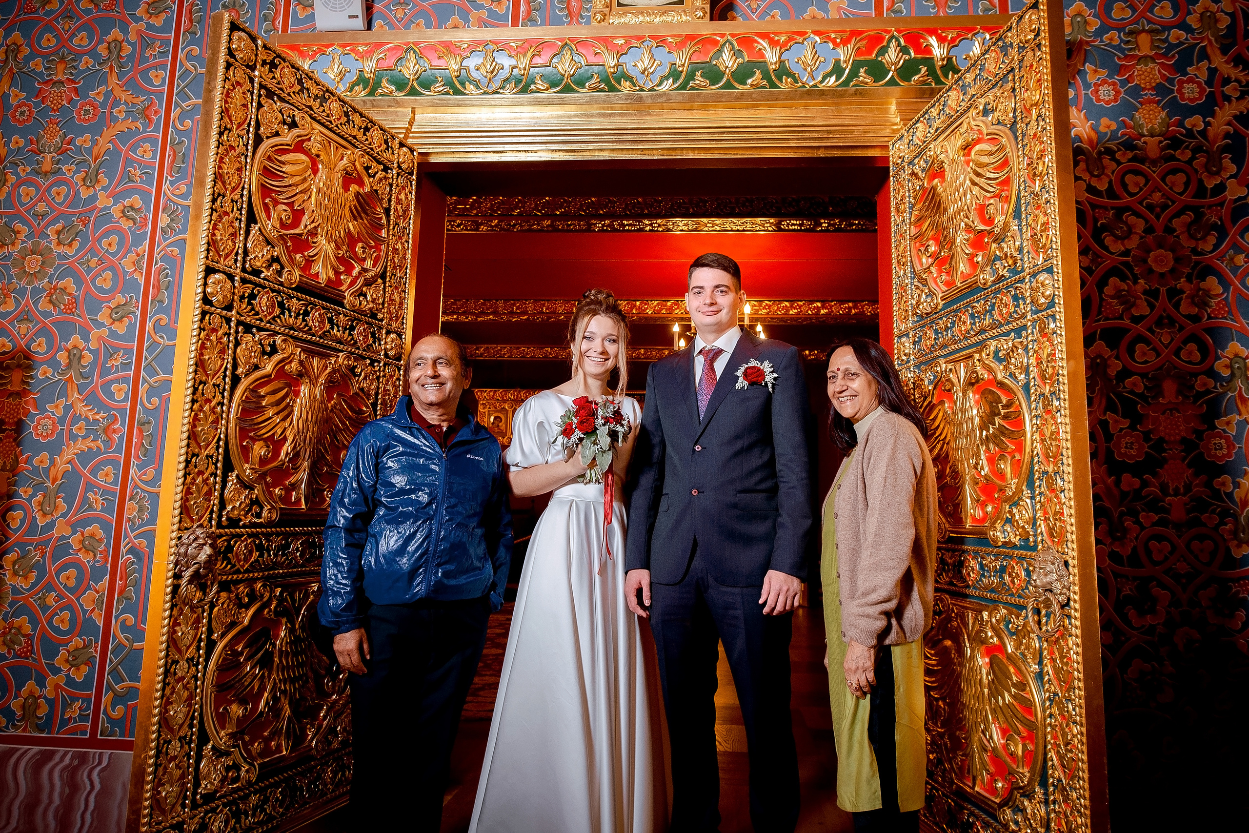 Свадьба с росписью в Дворце царя Алексея Михайловича и банкетом в Кари. Свадебный и семейный фотограф Виктория Носачёва. Щелково, Москва и МО