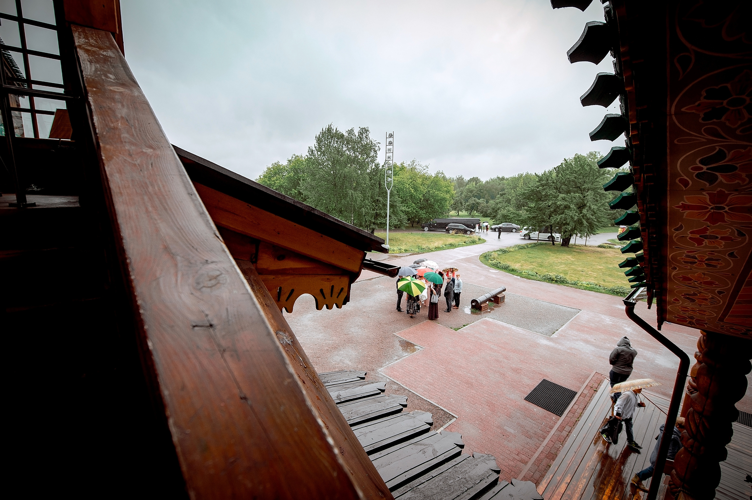 Свадьба с росписью в Дворце царя Алексея Михайловича и банкетом в Кари. Свадебный и семейный фотограф Виктория Носачёва. Щелково, Москва и МО