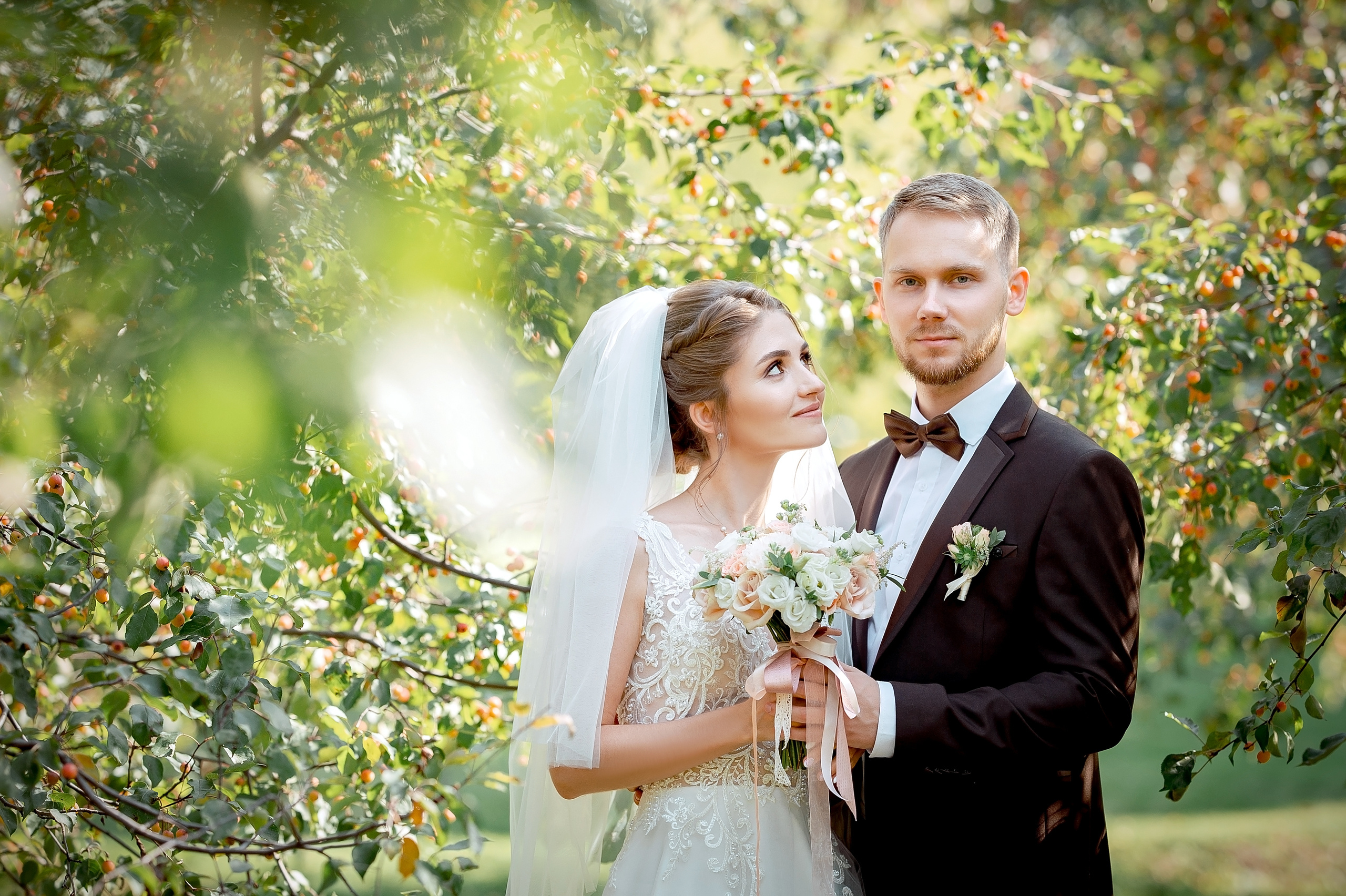Свадебная фотопрогулка в Коломенском летом. Свадебный и семейный фотограф Виктория Носачёва. Щелково, Москва и МО