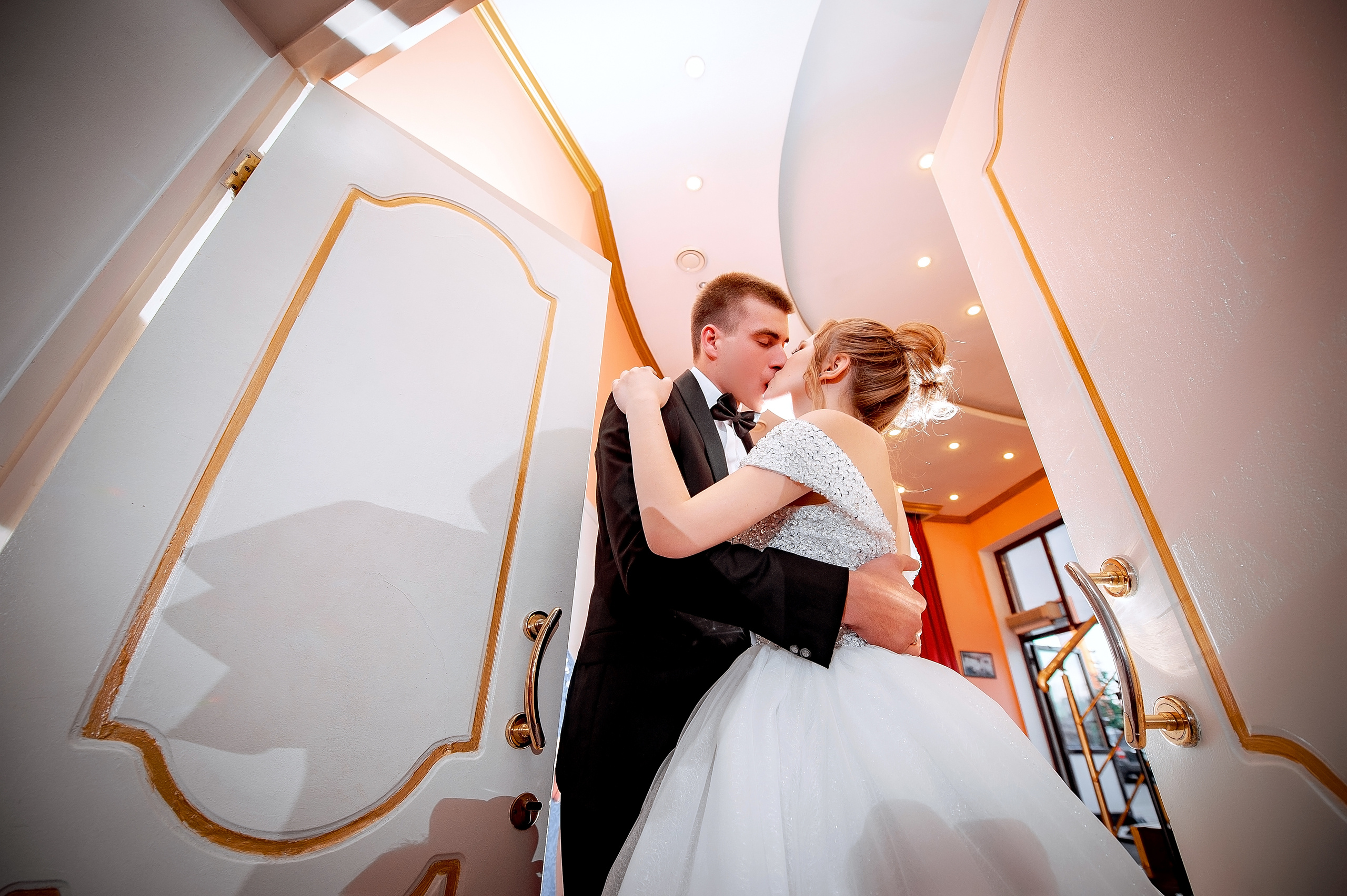 Свадебная фотопрогулка на Черном озере во Фрязино с банкетом в "Загоро. Свадебный и семейный фотограф Виктория Носачёва. Щелково, Москва и МО