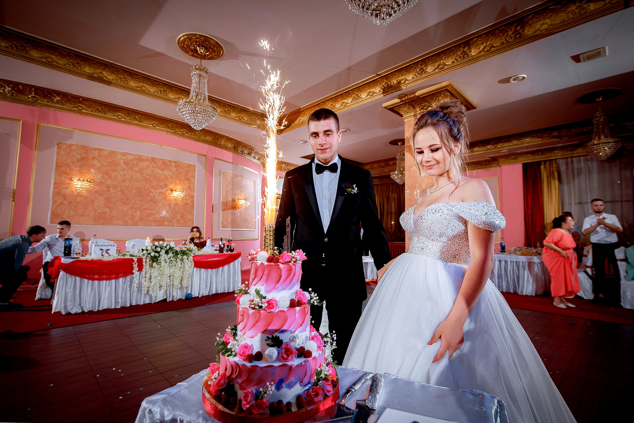 Свадебная фотопрогулка на Черном озере во Фрязино с банкетом в "Загоро. Свадебный и семейный фотограф Виктория Носачёва. Щелково, Москва и МО