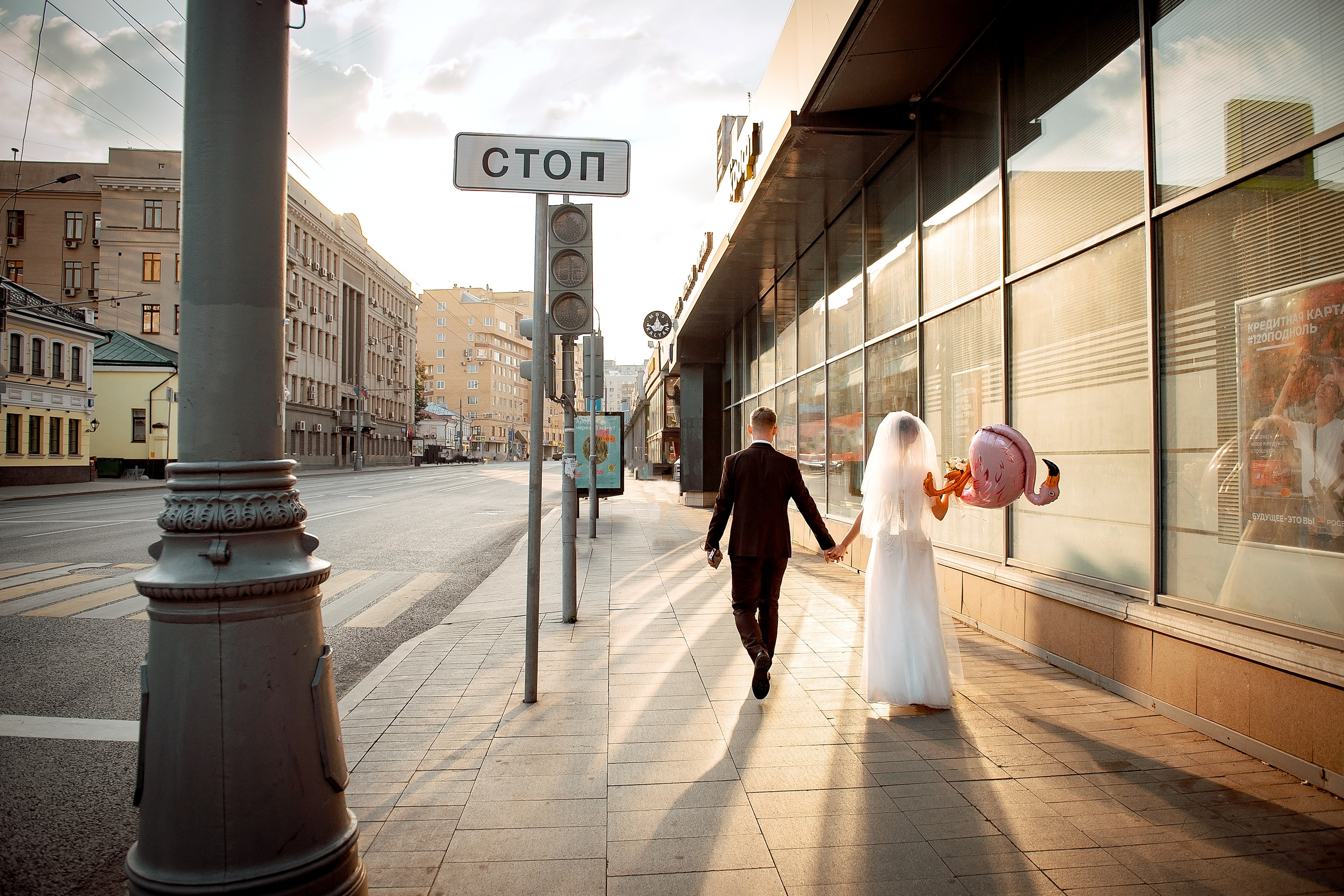 Свадебная фотопрогулка в Коломенском летом. Свадебный и семейный фотограф Виктория Носачёва. Щелково, Москва и МО