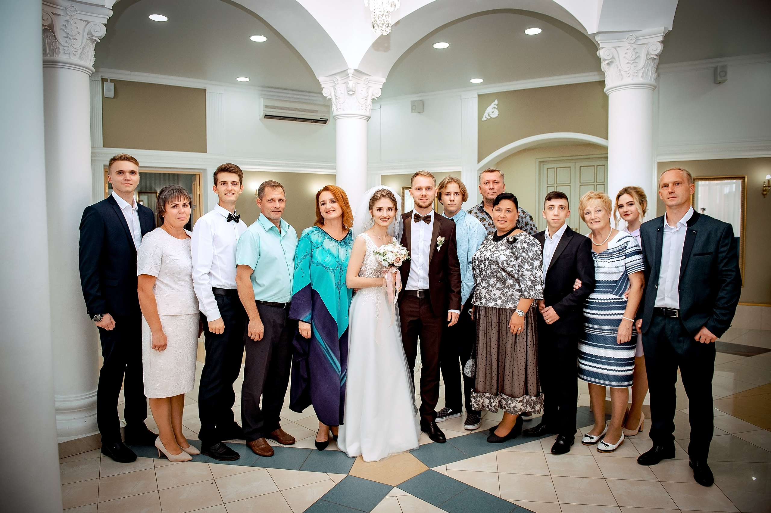 Свадебная фотопрогулка в Коломенском летом. Свадебный и семейный фотограф Виктория Носачёва. Щелково, Москва и МО