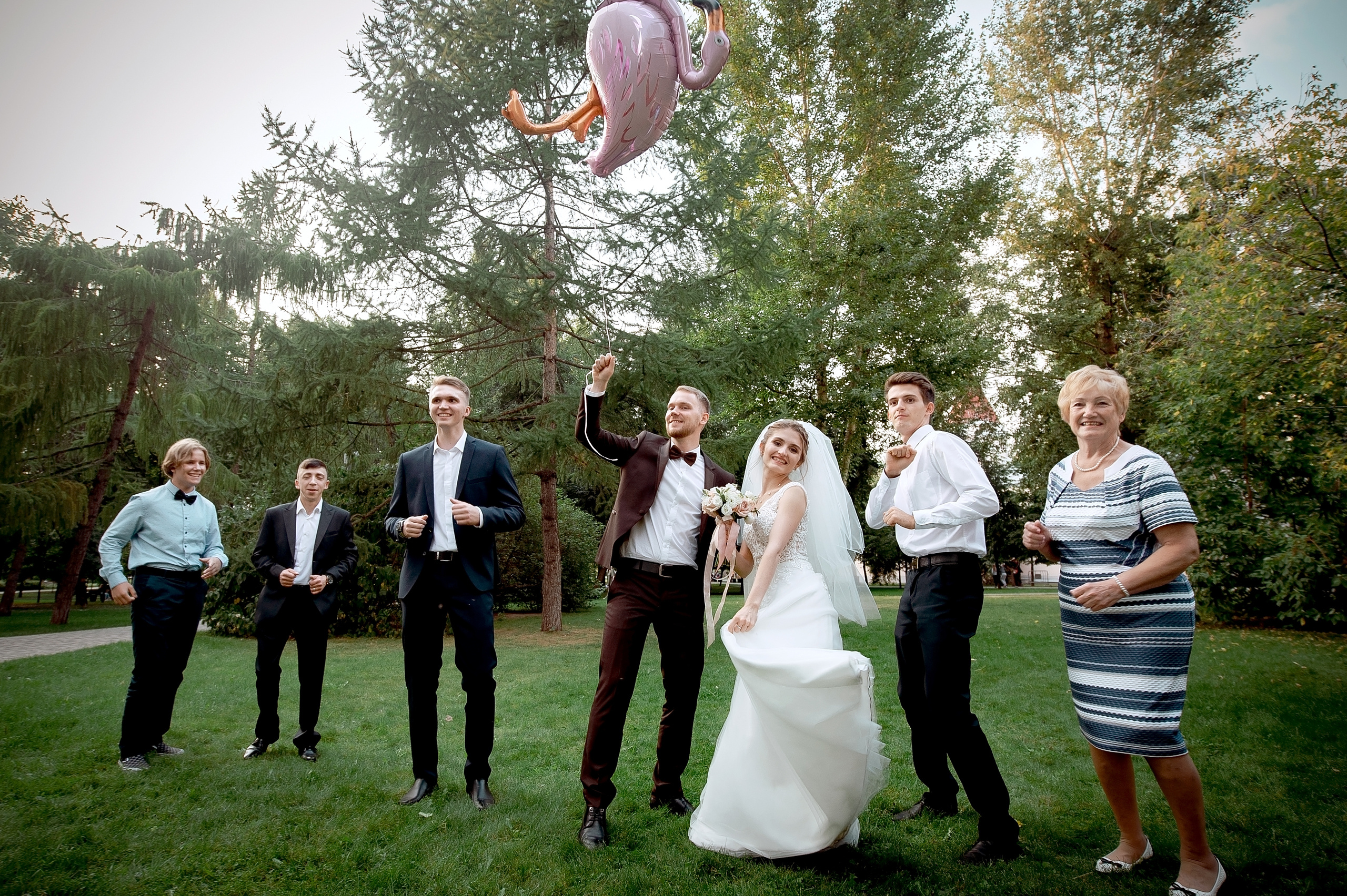 Свадебная фотопрогулка в Коломенском летом. Свадебный и семейный фотограф Виктория Носачёва. Щелково, Москва и МО