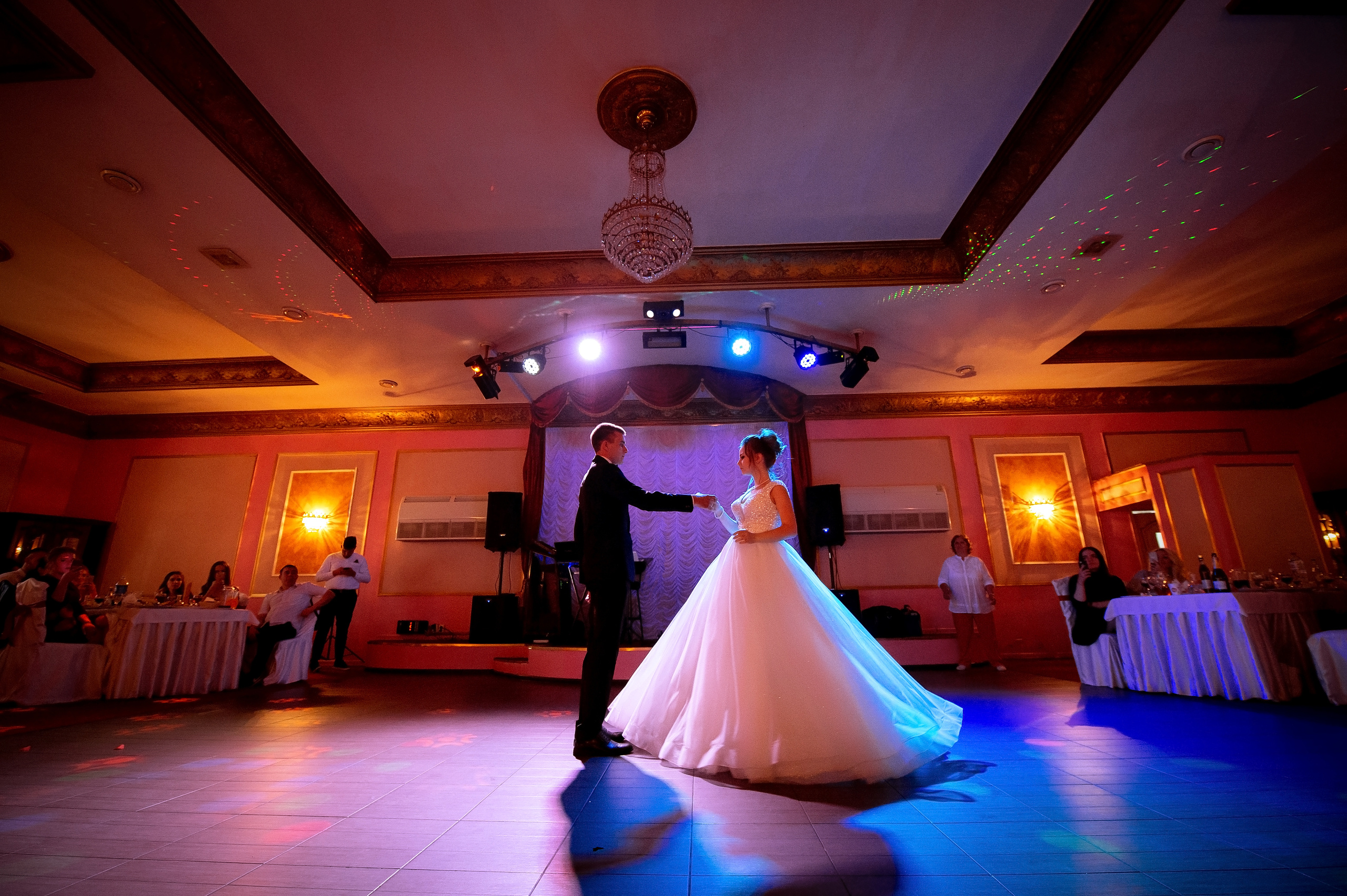 Свадебная фотопрогулка на Черном озере во Фрязино с банкетом в "Загоро. Свадебный и семейный фотограф Виктория Носачёва. Щелково, Москва и МО