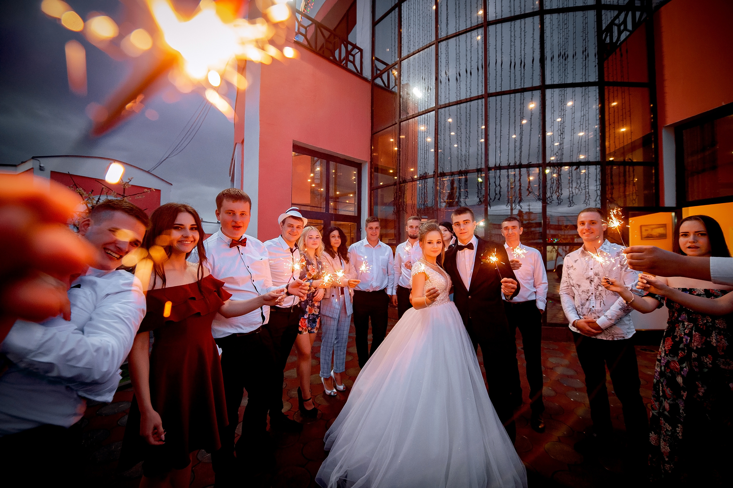Свадебная фотопрогулка на Черном озере во Фрязино с банкетом в "Загоро. Свадебный и семейный фотограф Виктория Носачёва. Щелково, Москва и МО