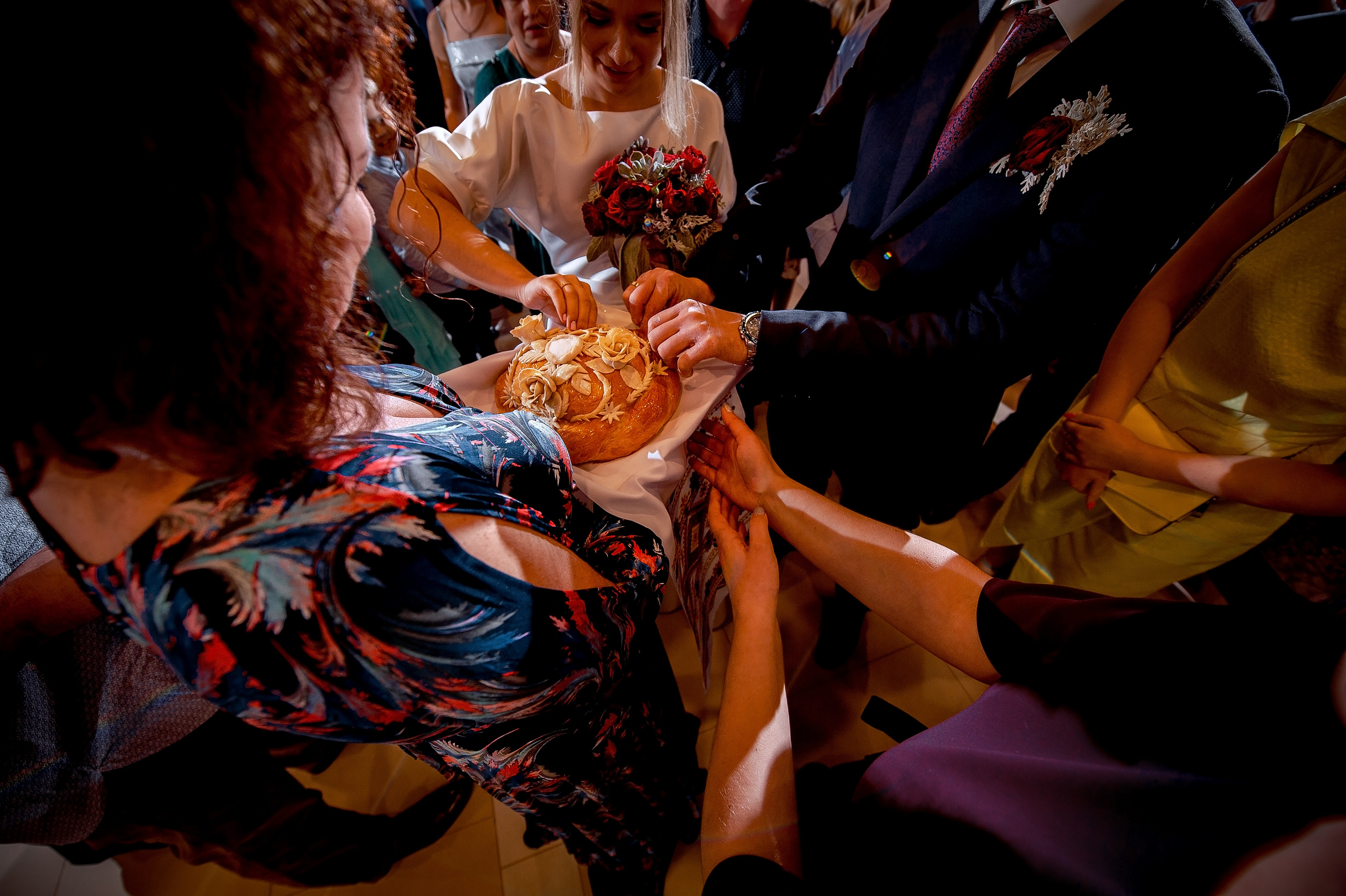 Свадьба с росписью в Дворце царя Алексея Михайловича и банкетом в Кари. Свадебный и семейный фотограф Виктория Носачёва. Щелково, Москва и МО