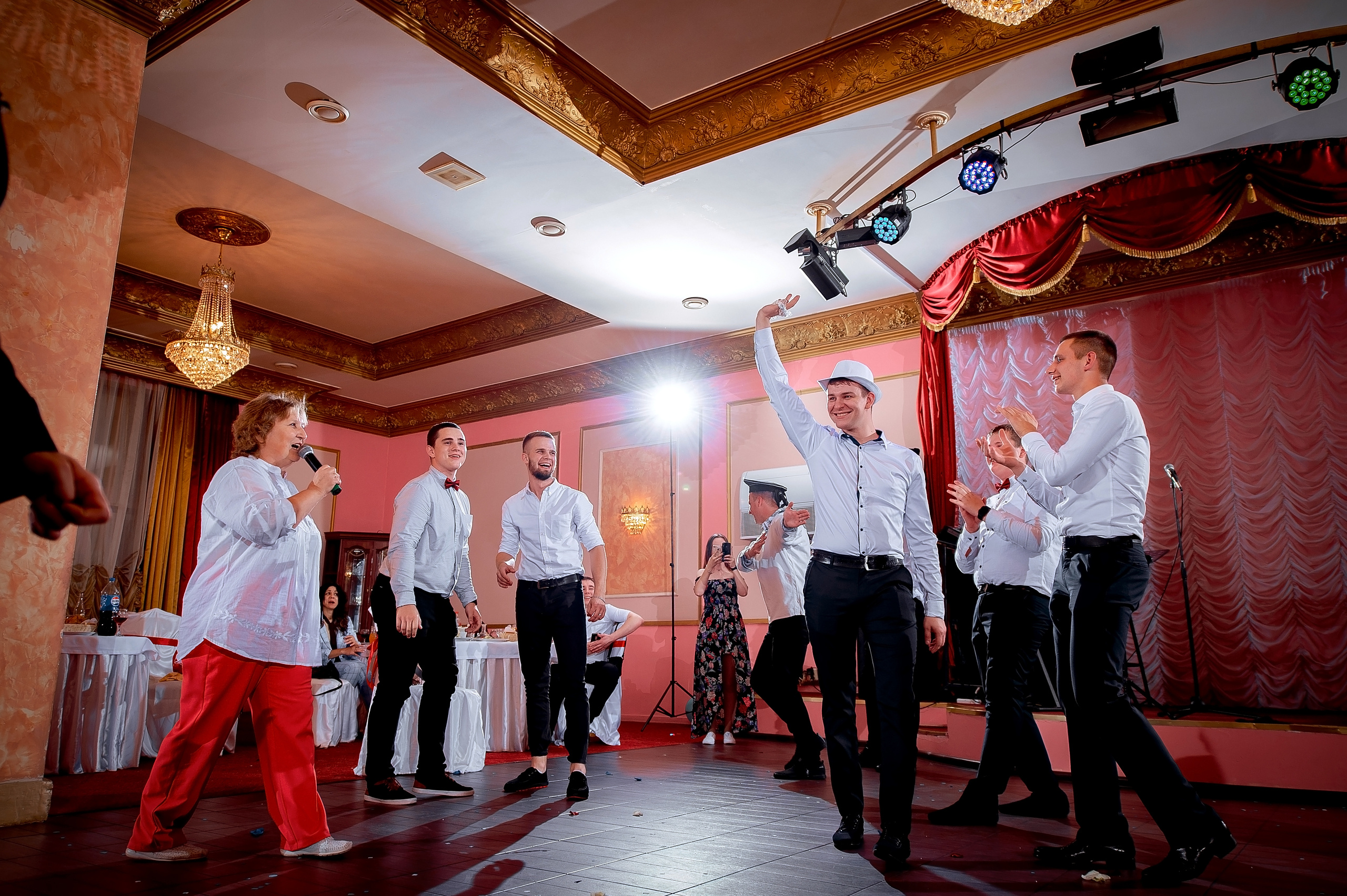 Свадебная фотопрогулка на Черном озере во Фрязино с банкетом в "Загоро. Свадебный и семейный фотограф Виктория Носачёва. Щелково, Москва и МО