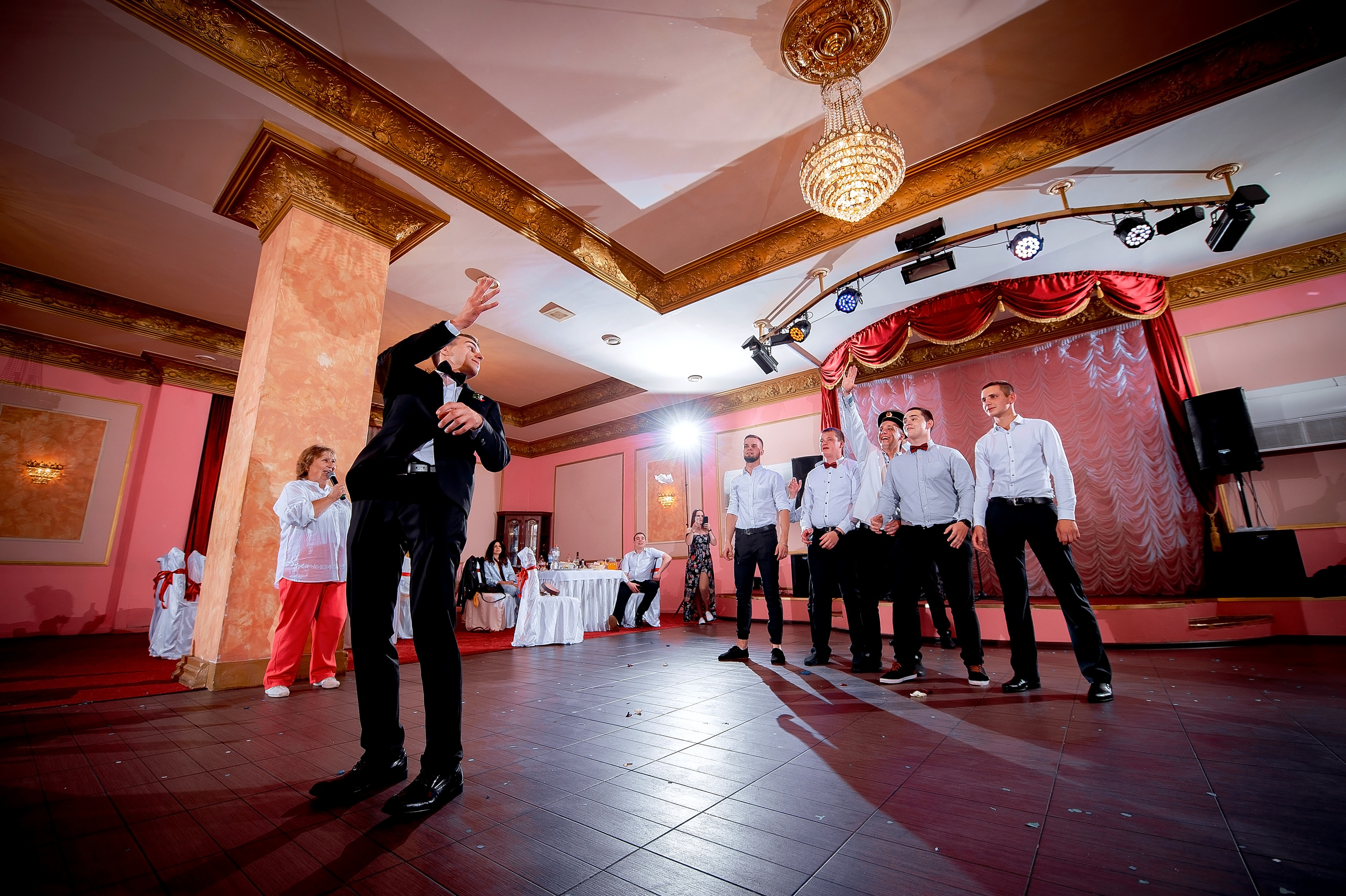 Свадебная фотопрогулка на Черном озере во Фрязино с банкетом в "Загоро. Свадебный и семейный фотограф Виктория Носачёва. Щелково, Москва и МО